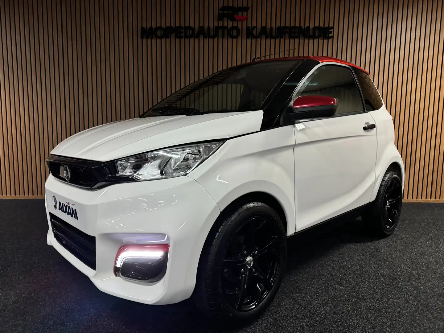 Aixam Coupe Premium Sport / 8 PS Kubota Motor Blanco - 2