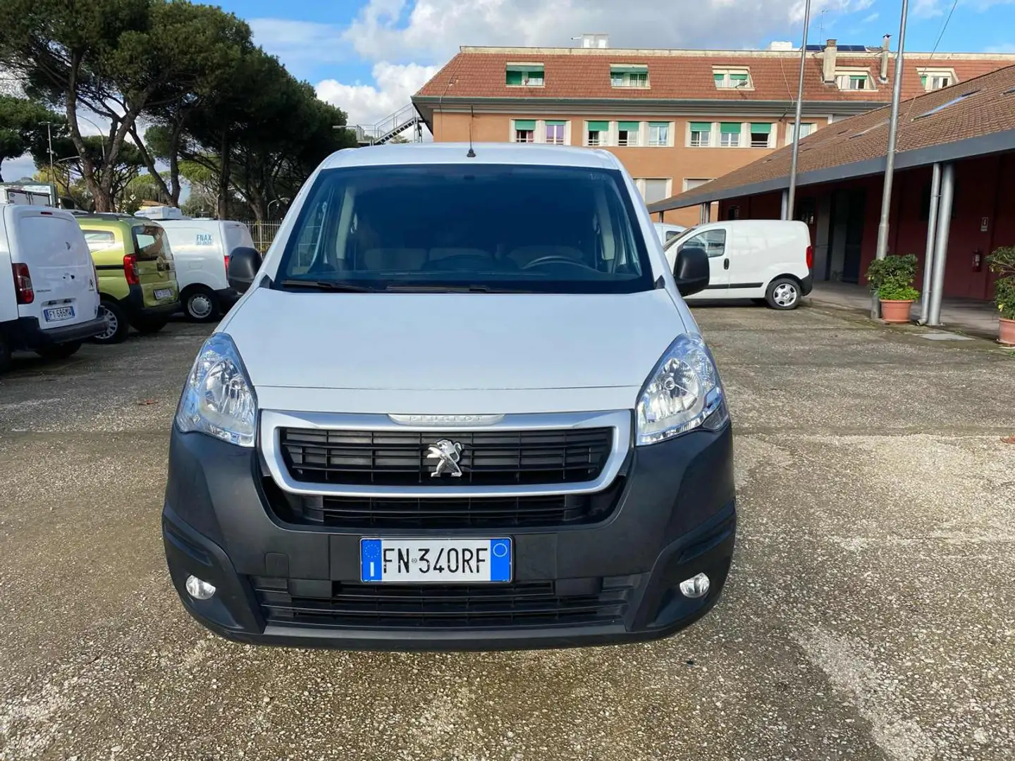 Peugeot Partner BlueHDi 100 4x4 L1 dangel PremiumTraction Cont. Pl Wit - 2