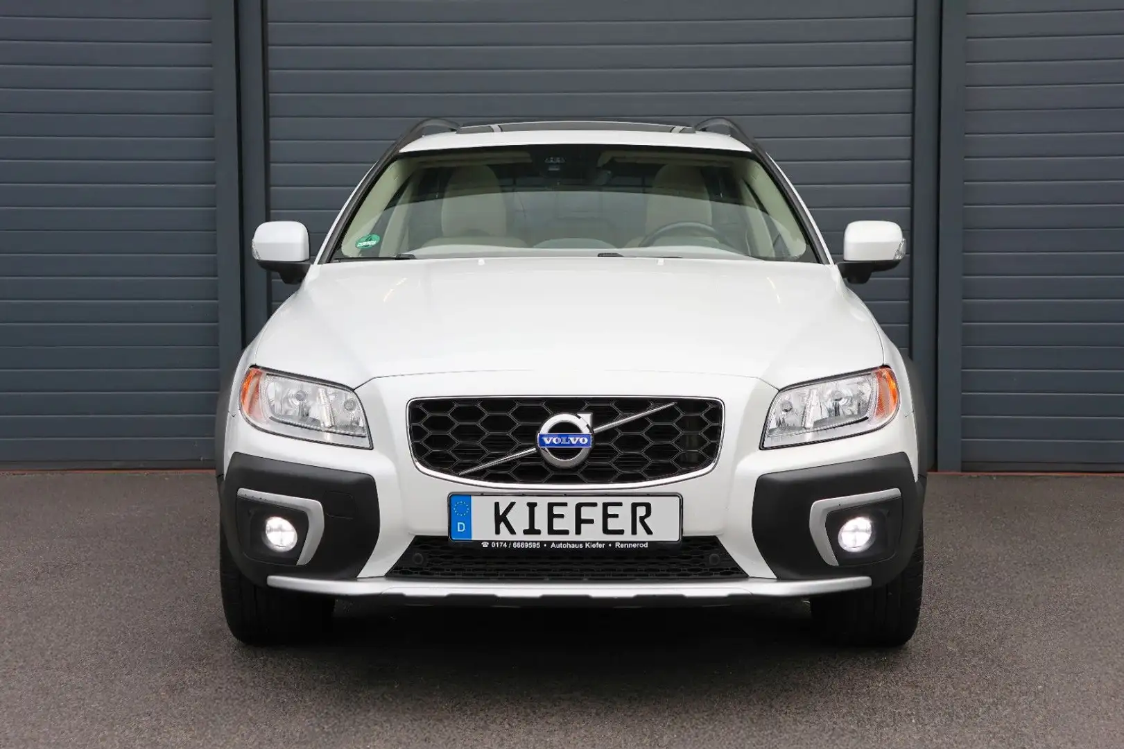 Volvo XC70 T6 AWD/SHZ/NAVI/TOTW/MEMORY/KAMERA/BTH/R18 Weiß - 2