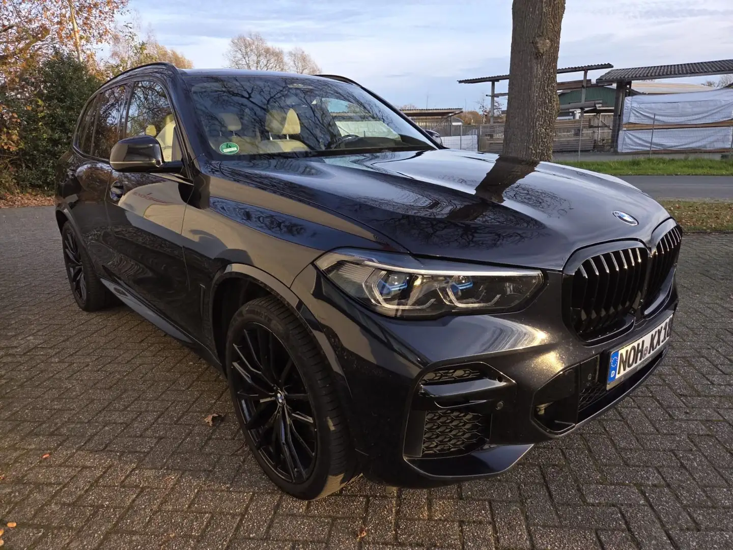 BMW X5 xDrive 40 d M Sport /PANO/AHK/MASSAGE Schwarz - 1