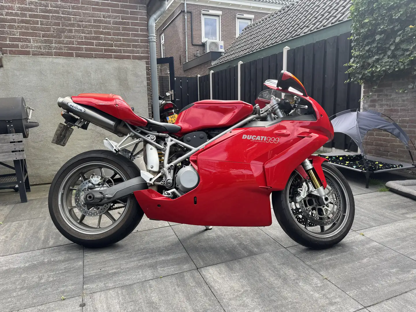 Ducati 999 - 1