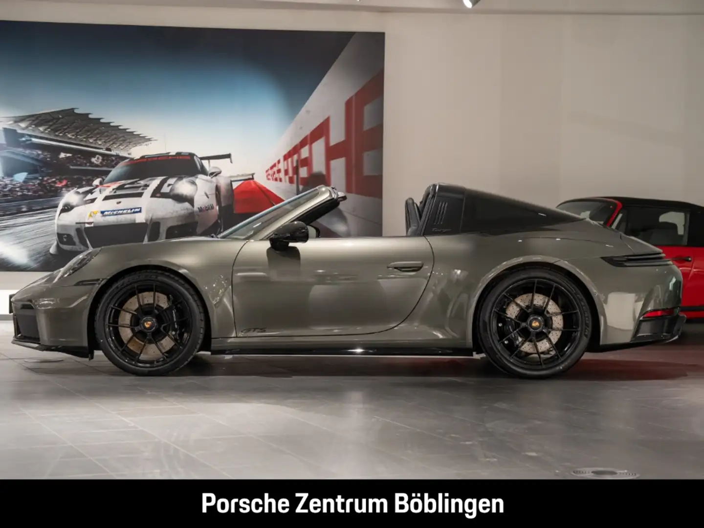 Porsche 992 911 Targa 4 GTS Burmester Liftsystem-VA Grün - 2