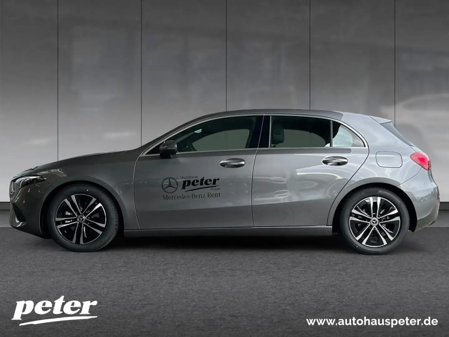 Mercedes-Benz A 180 Kompaktlimousine Progressive Line, AHV Grau - 2