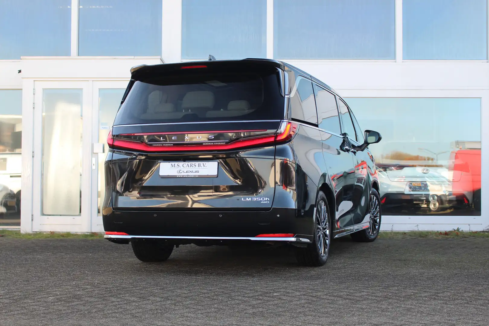 Lexus LM 350h Hybride President I 6-zitter I VIP I Pano I M Zwart - 2