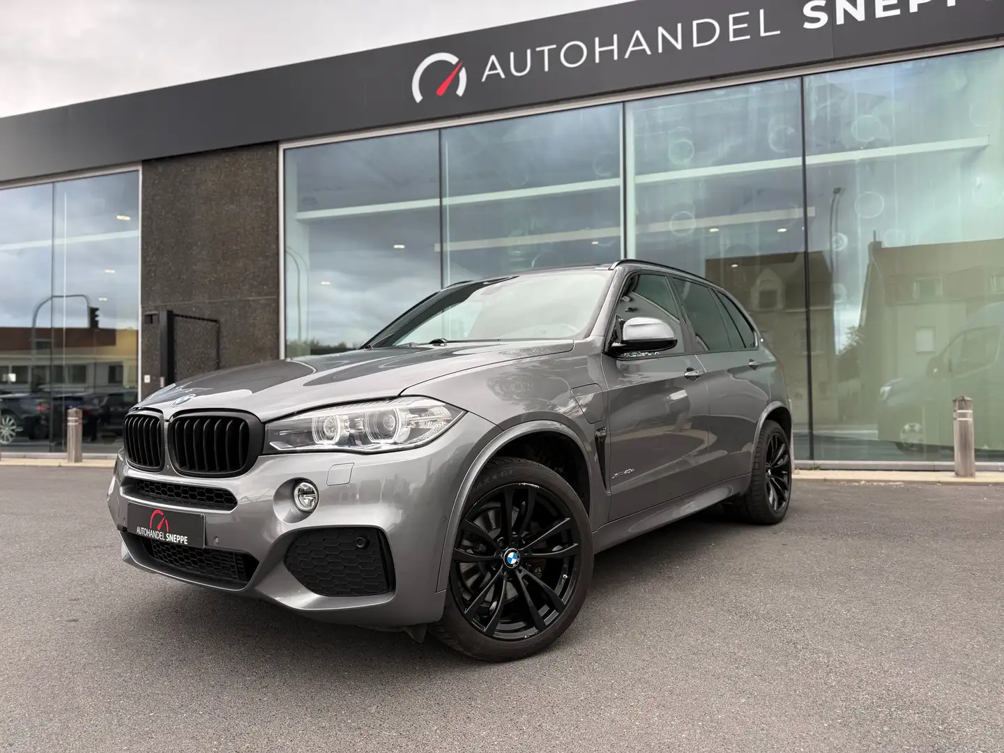 BMW X5 xDrive40e //M-Sport // Pano Silber - 1