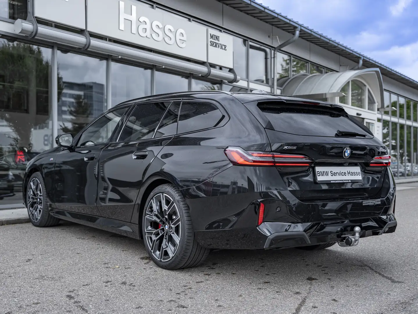 BMW 520 d Tour M-Sport Pro 20Z PANO H/K AHK DrAss adaLED Schwarz - 2