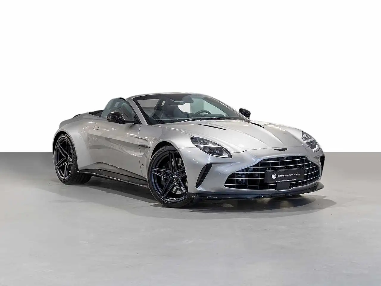 Aston Martin V8