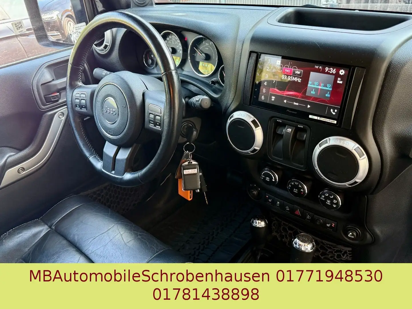 Jeep Wrangler Unlimited Sahara Schwarz - 2