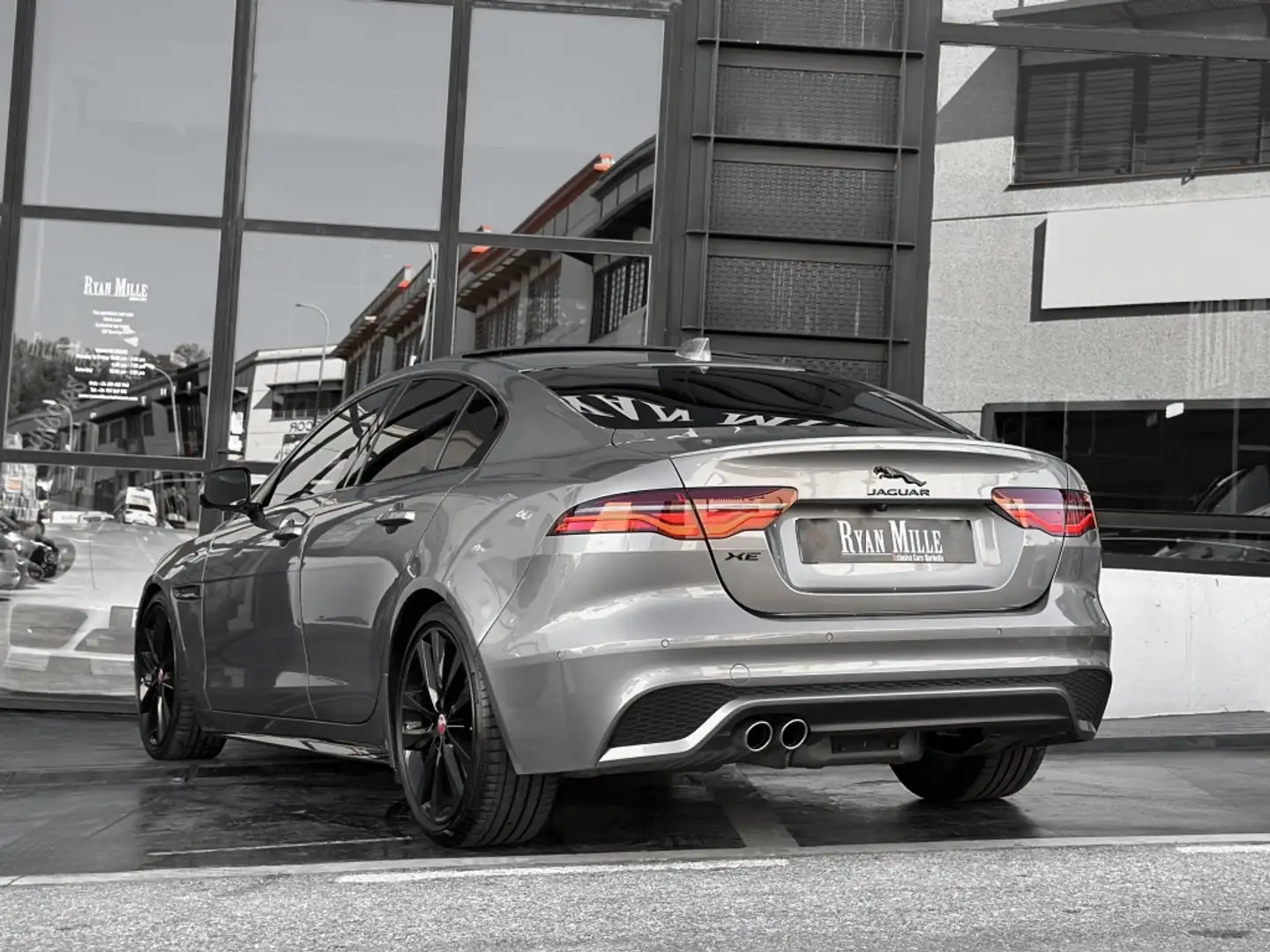Jaguar XE 2.0i4D MHEV R-Dynamic Black Edition RWD Aut. 204 Gris - 2
