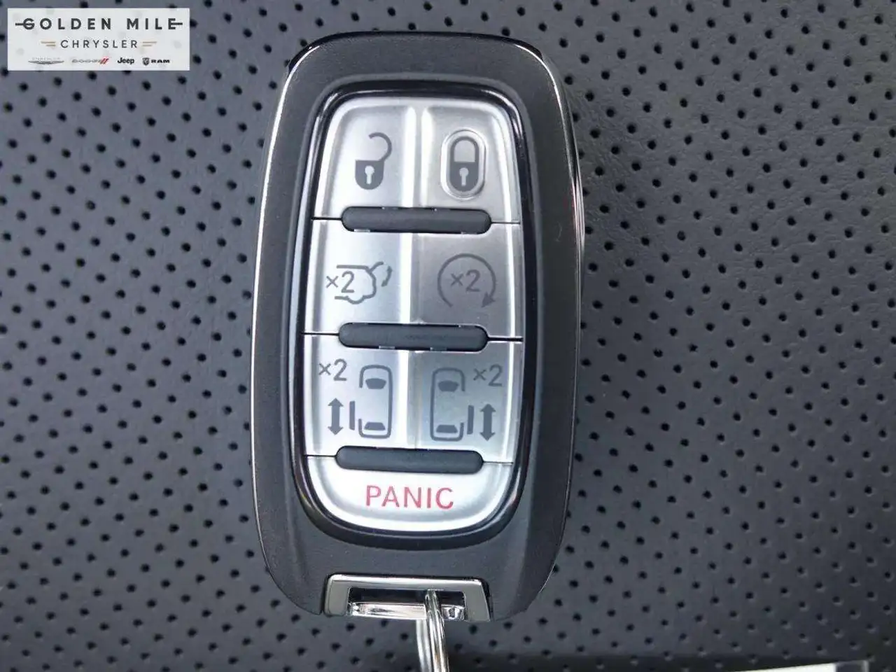 Chrysler Pacifica снимка Chrysler Pacifica