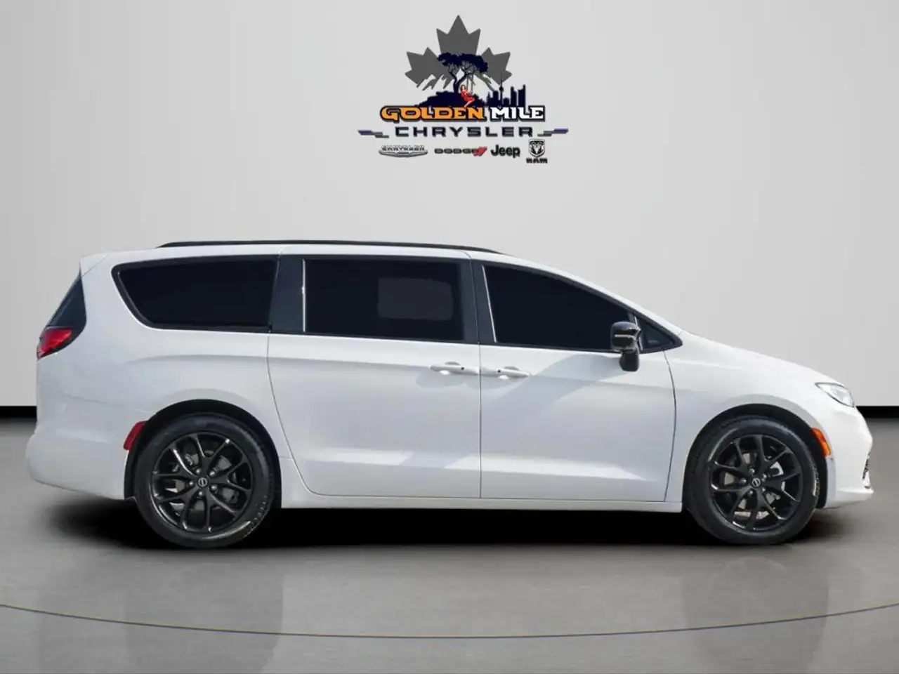 Chrysler Pacifica снимка Chrysler Pacifica
