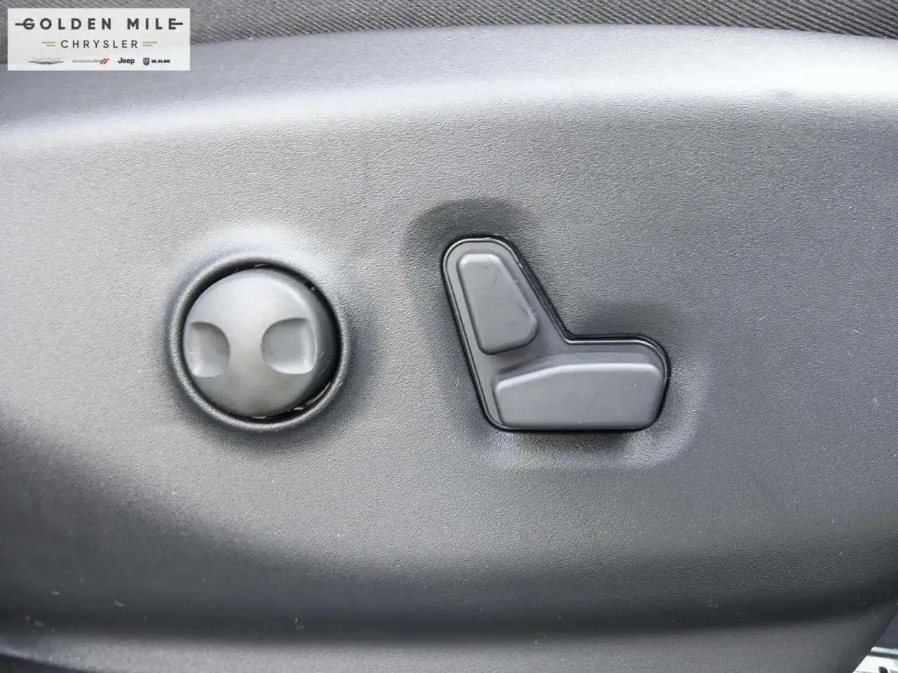 Chrysler Pacifica снимка Chrysler Pacifica