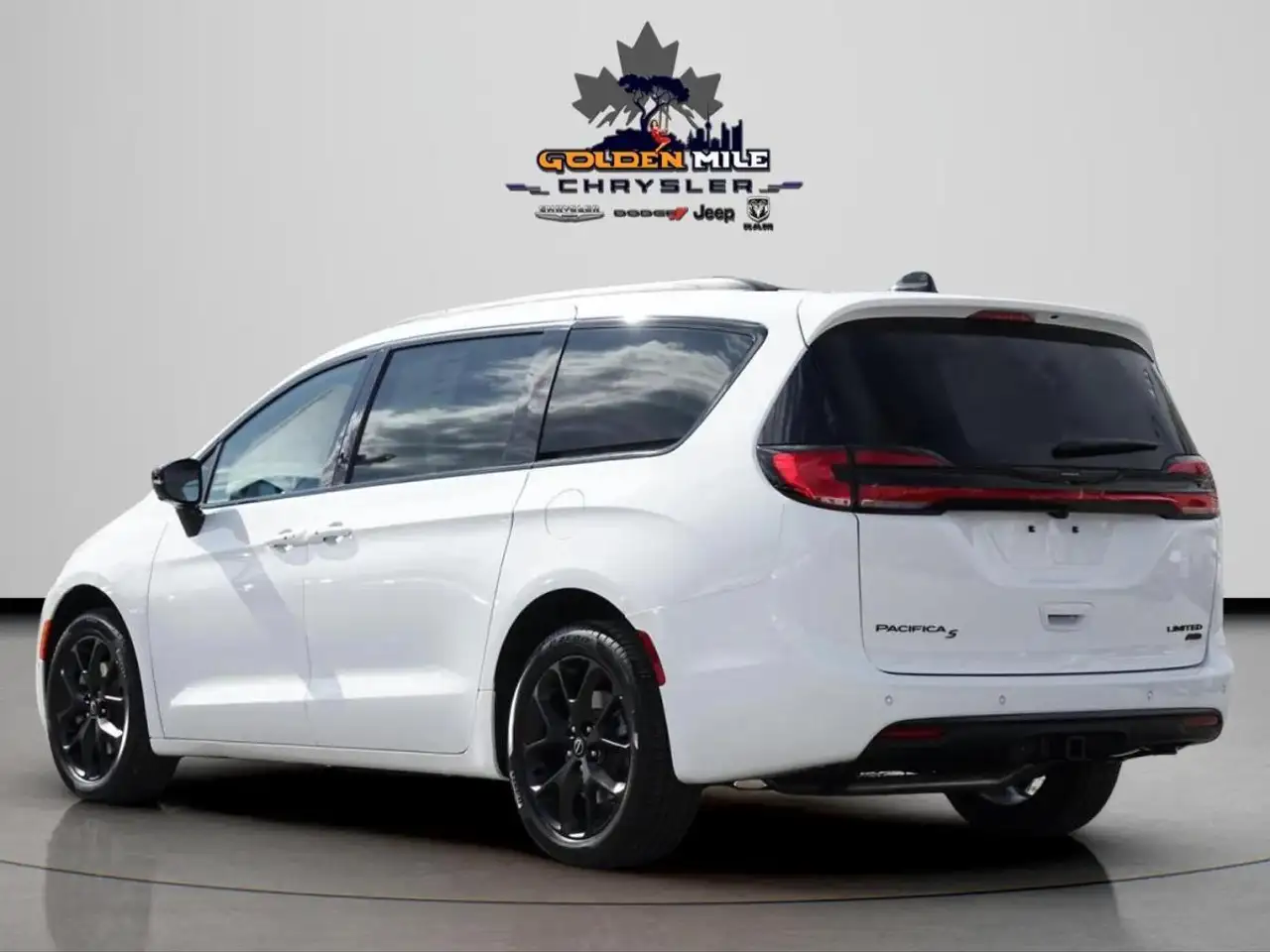 Chrysler Pacifica снимка Chrysler Pacifica