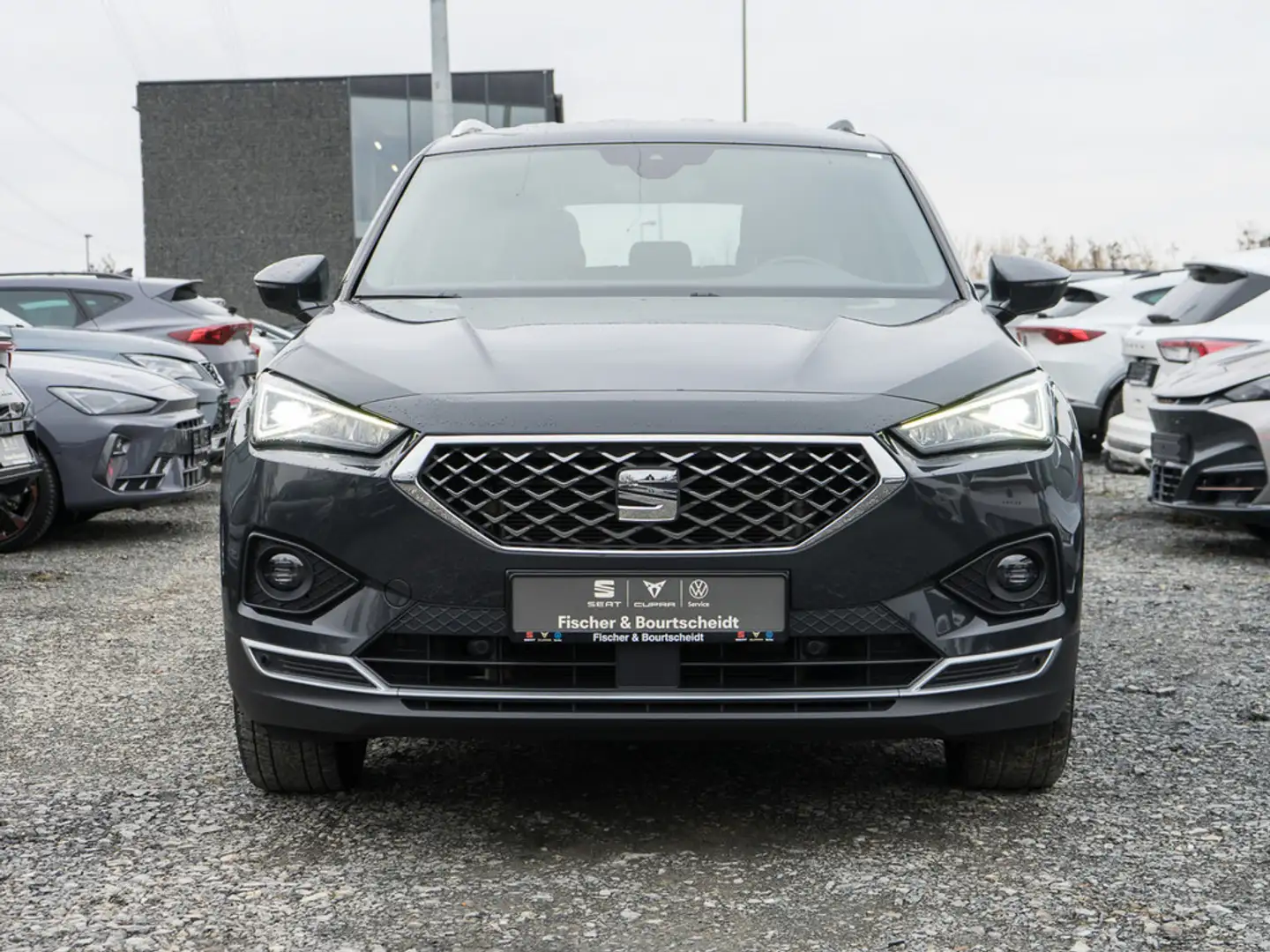 SEAT Tarraco 2.0 TDI Xcellence NAVI AHK KAMERA LED Grau - 2