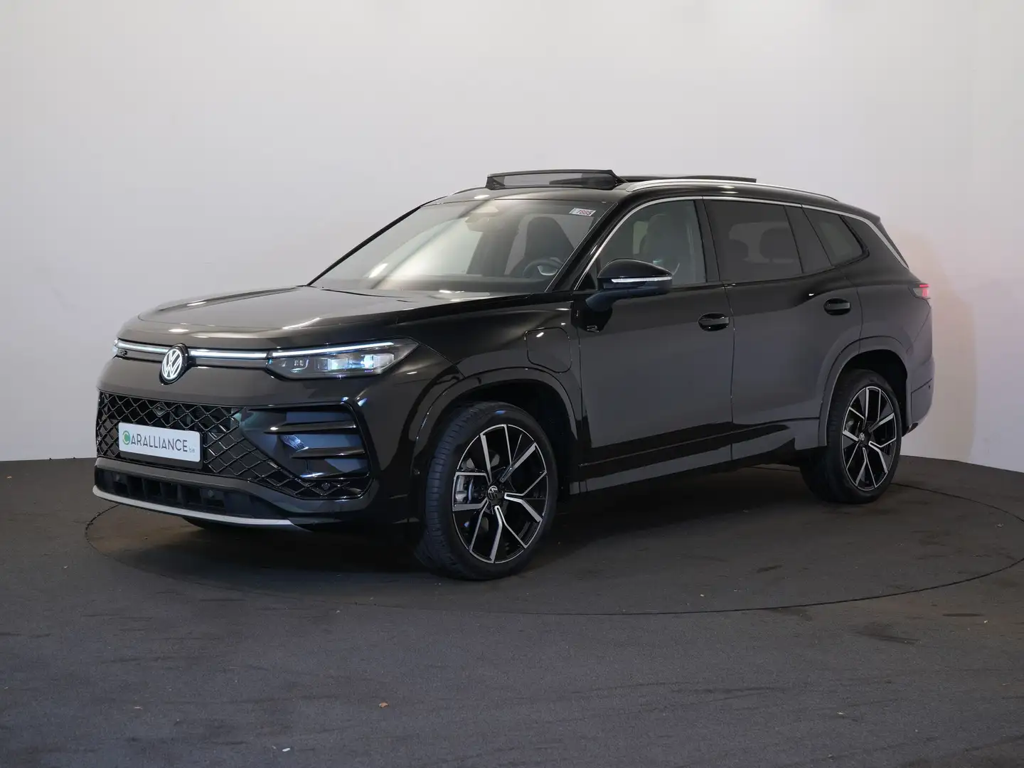 Volkswagen Tayron R-Line 1.5eHybrid|DSG|PANO|ATR|DiscoverNAVI| Zwart - 1