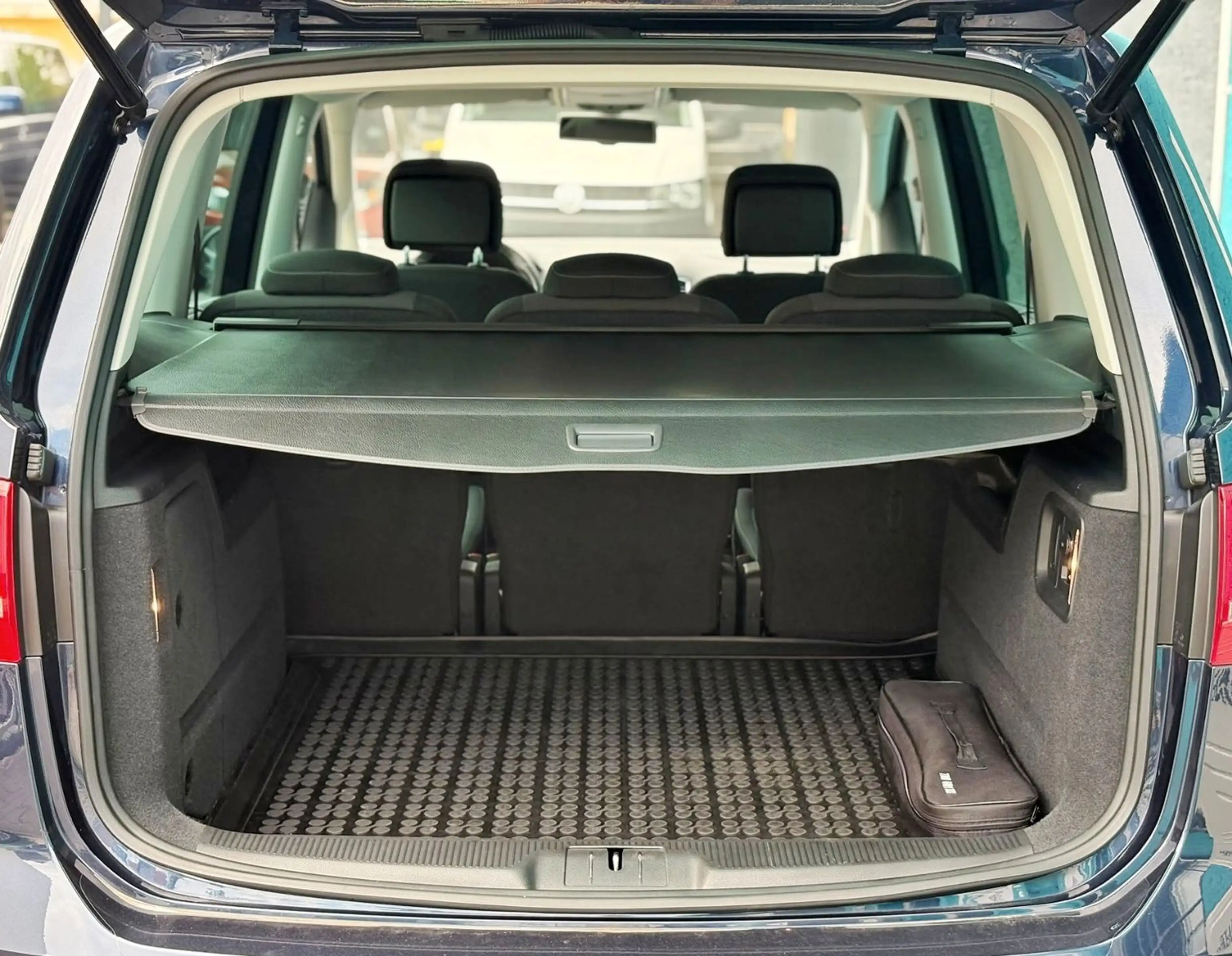 Volkswagen Sharan Life 177 DSG*Ahk*Xenon*Klimaauto*8Räder — photo 9