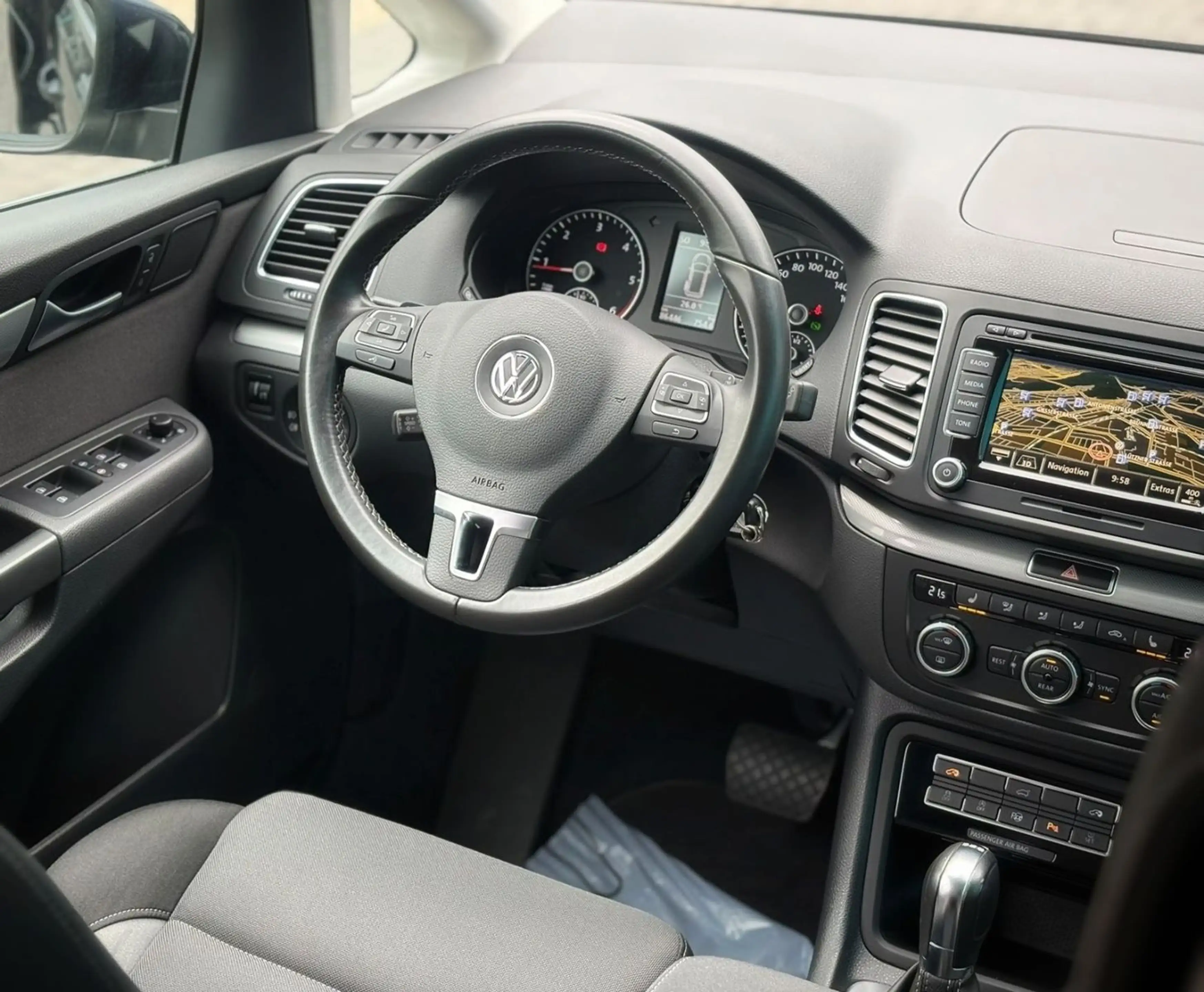 Volkswagen Sharan Life 177 DSG*Ahk*Xenon*Klimaauto*8Räder — photo 15