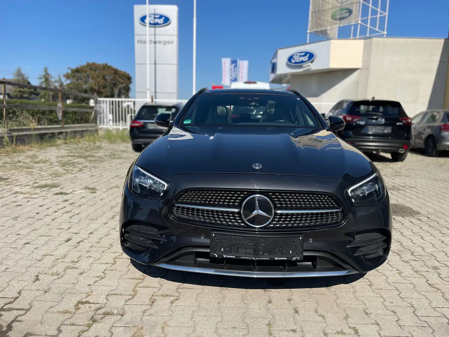 Mercedes-Benz E 300 AMG Line Schwarz - 2