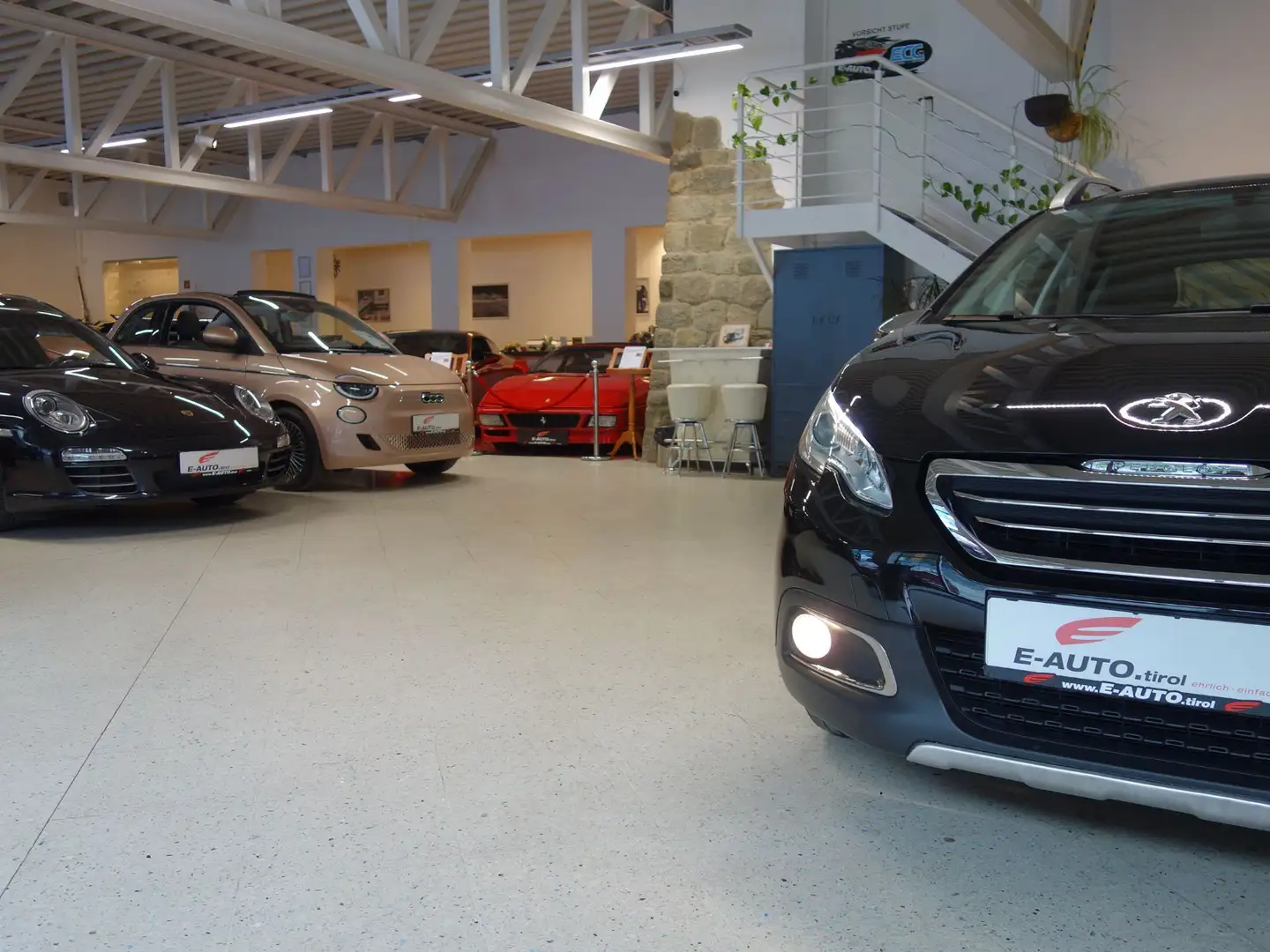 Peugeot 2008 BHDI Style *SITZHEIZUNG *SERVICEGEPFLEGT * Schwarz - 2