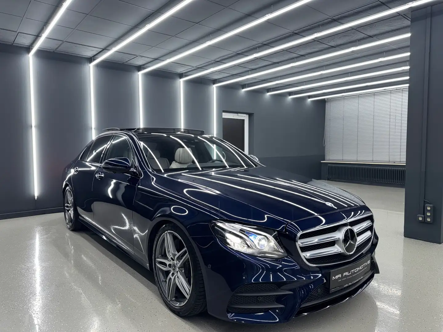 Mercedes-Benz E 300 d AMG Line *PANO*LUFT*MASSAGE*SOFTCL*ACC*360*VOLL* Blau - 2