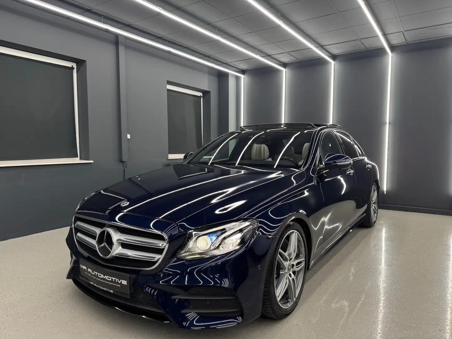 Mercedes-Benz E 300 d AMG Line *PANO*LUFT*MASSAGE*SOFTCL*ACC*360*VOLL* Blau - 1