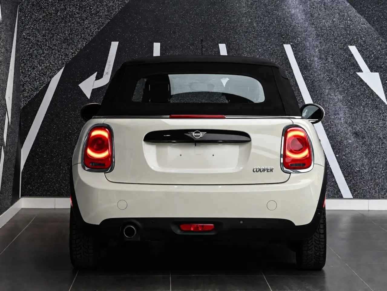 MINI Cooper Convertible снимка MINI Cooper Convertible