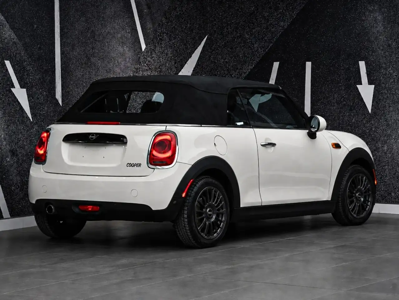 MINI Cooper Convertible снимка MINI Cooper Convertible