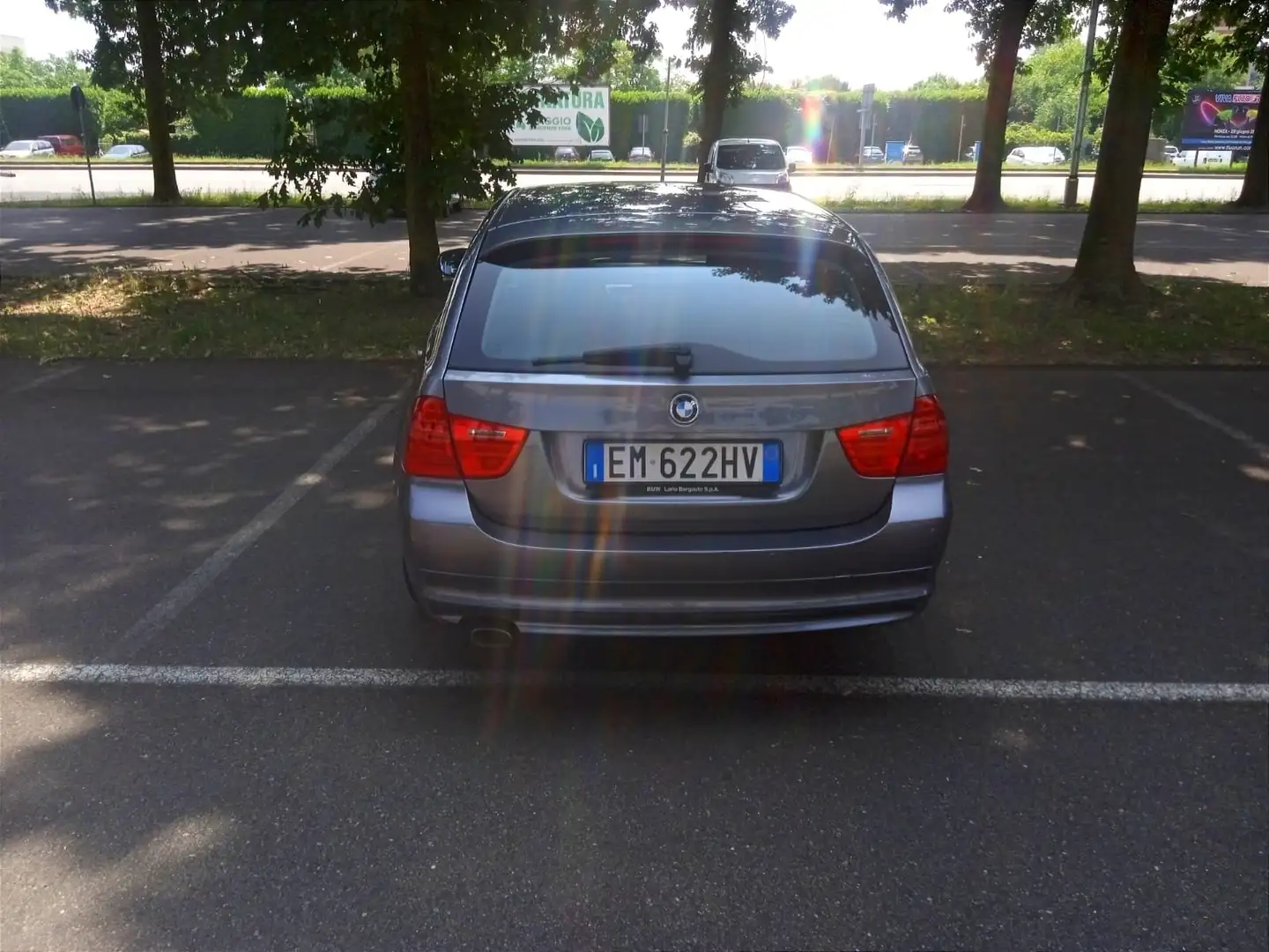 BMW 318 d 2.0 143 cv cat. Touring Attiva Grigio - 2