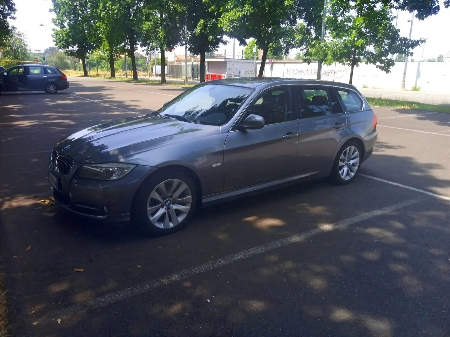 BMW 318 d 2.0 143 cv cat. Touring Attiva Grigio - 1