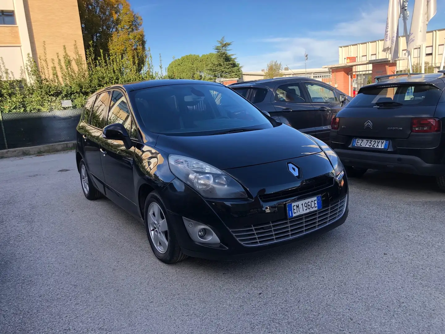Renault Scenic 1.5 dci Luxe 110cv 7 POSTI Schwarz - 2