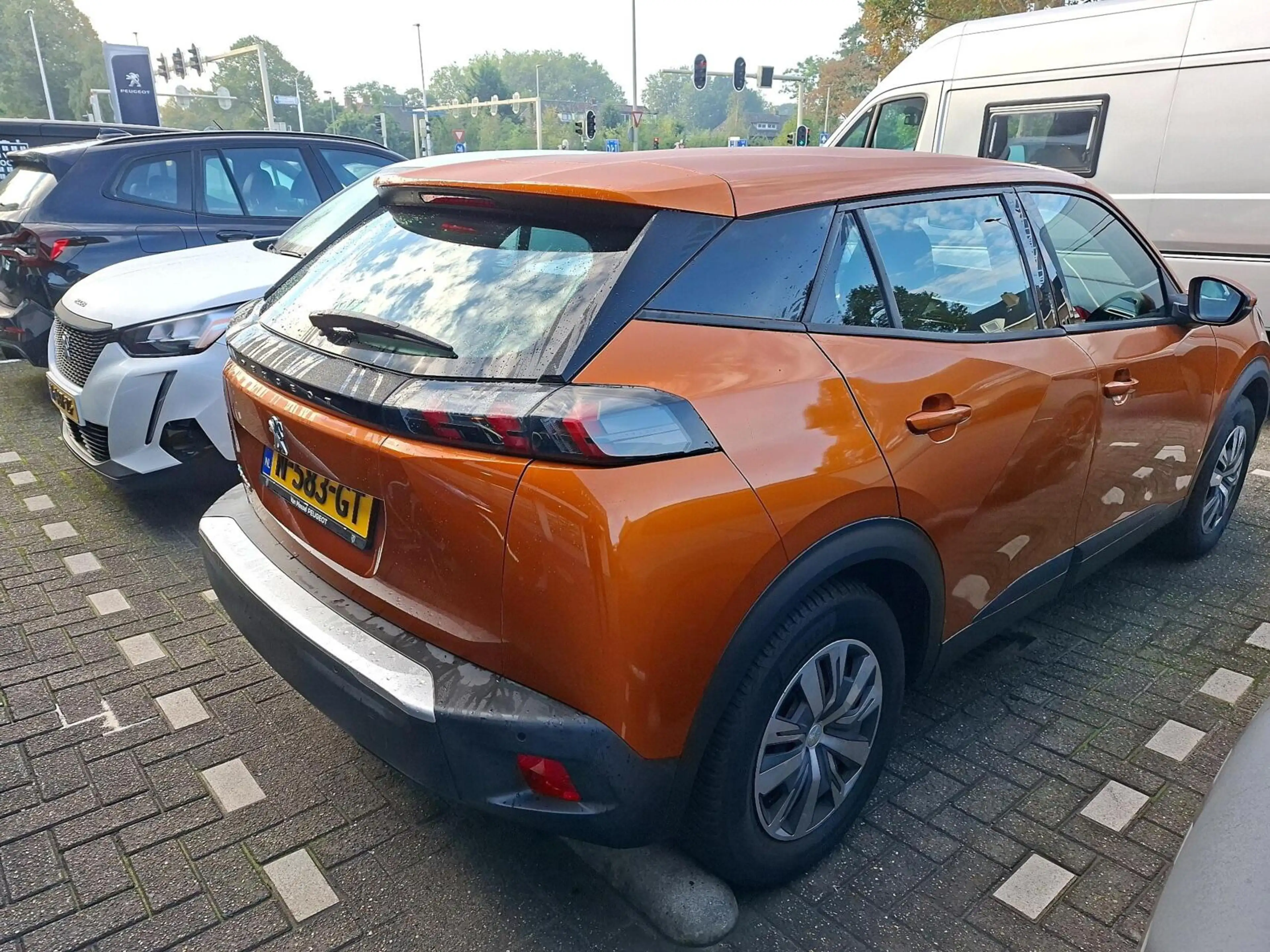 Peugeot e-2008 EV Active 50 kWh | LED | Climate | — photo 3
