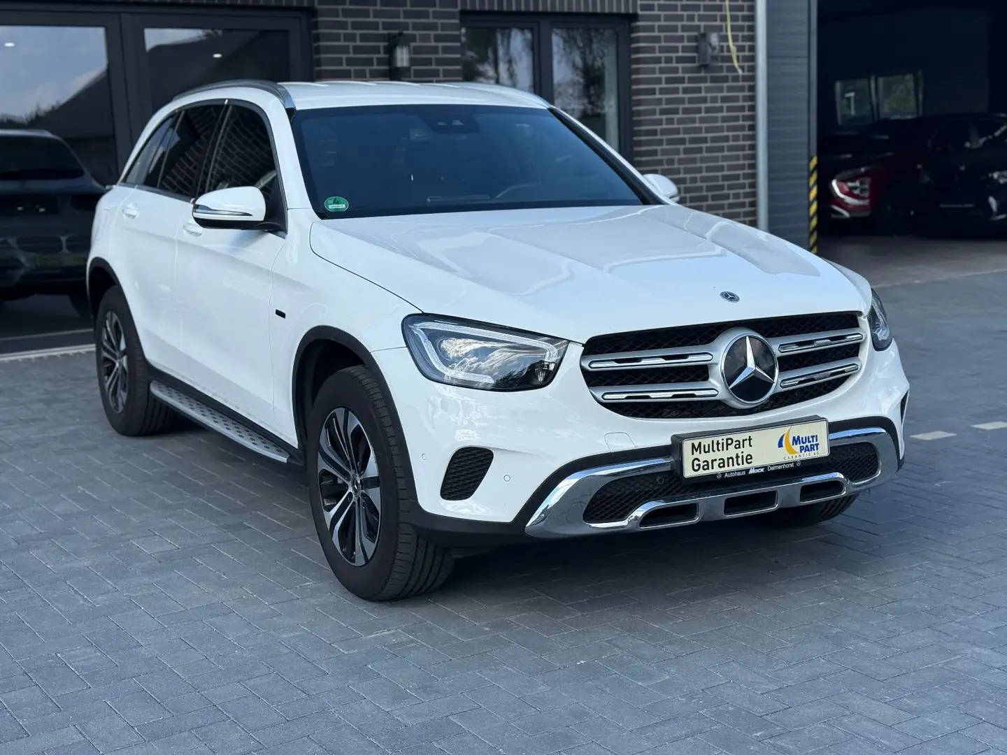 Mercedes-Benz GLC 300 DE 4Matic*Kamera*Navi*AHK*SHZ*PDC*Leder* Blanc - 1