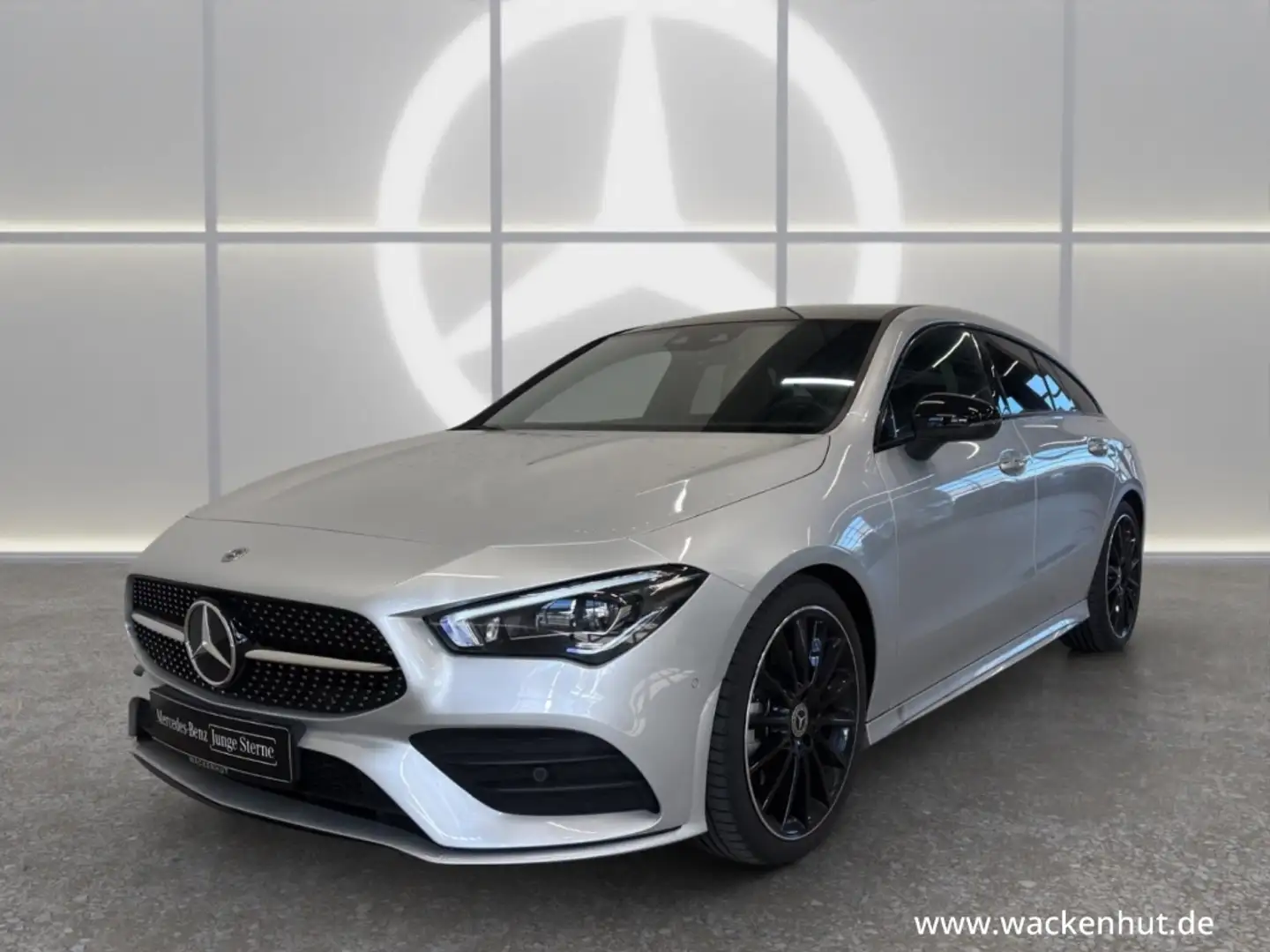 Mercedes-Benz CLA 220 d AMG NIGHT+BUSI+AHK+PANO Silber - 1