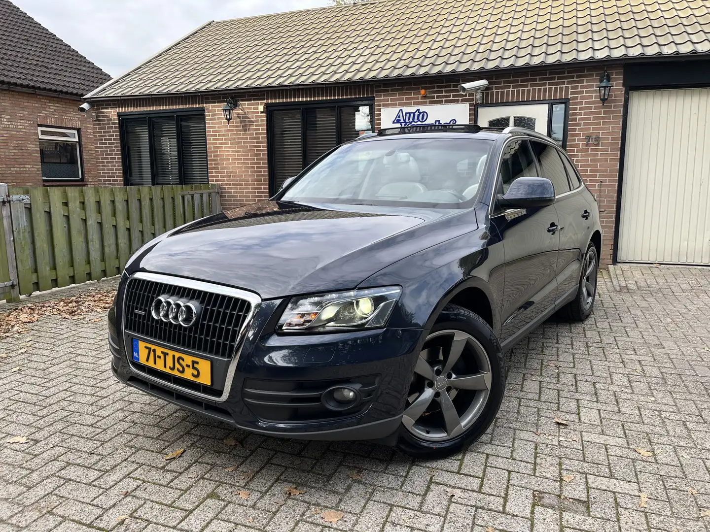Audi Q5 2.0 TFSI quattro Pro Line Panodak 19" Blau - 1