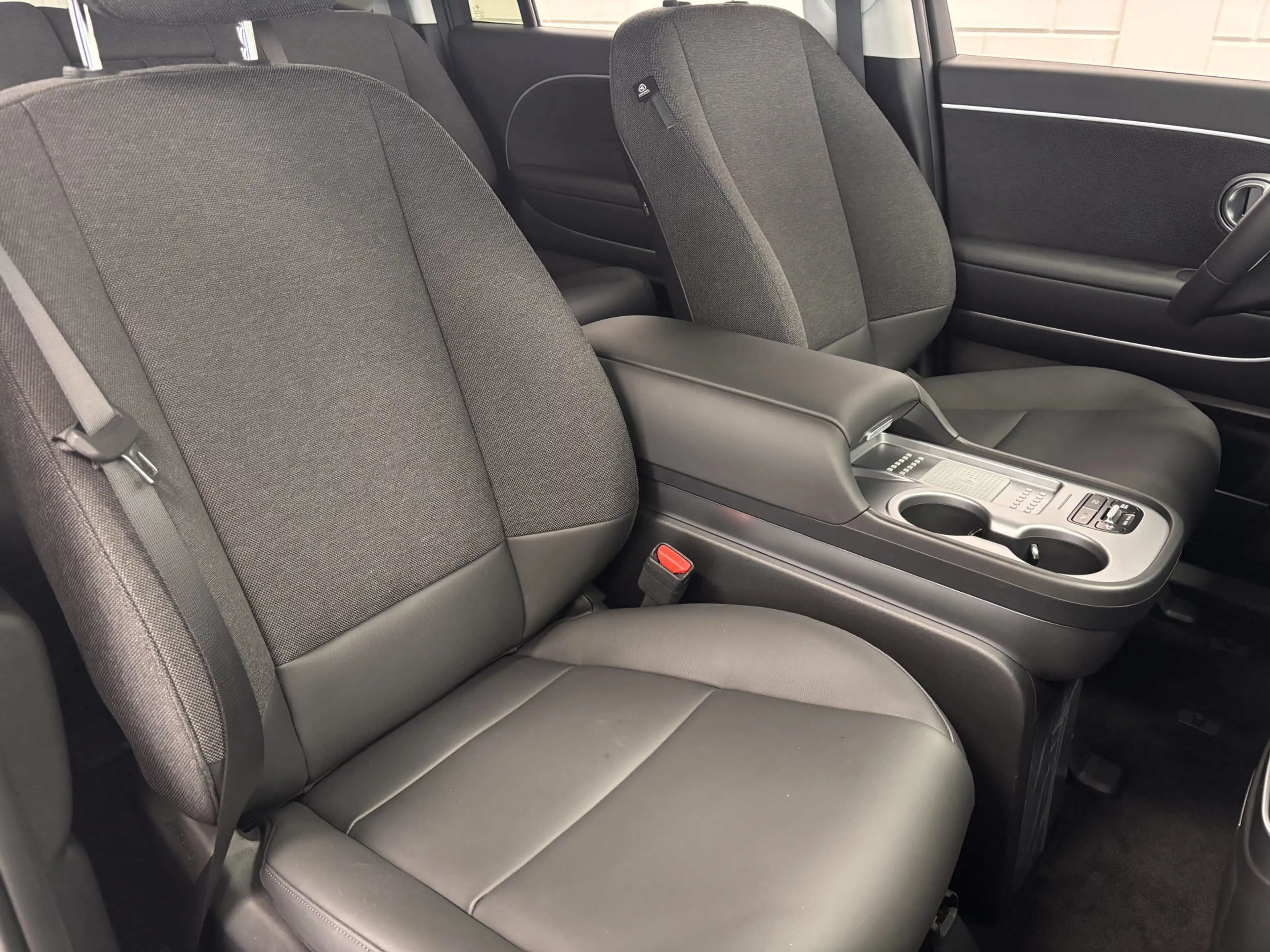 Hyundai IONIQ 9 Style 7p. 110.3 kWh Volledig Elektrisch met 620 KM — photo 6
