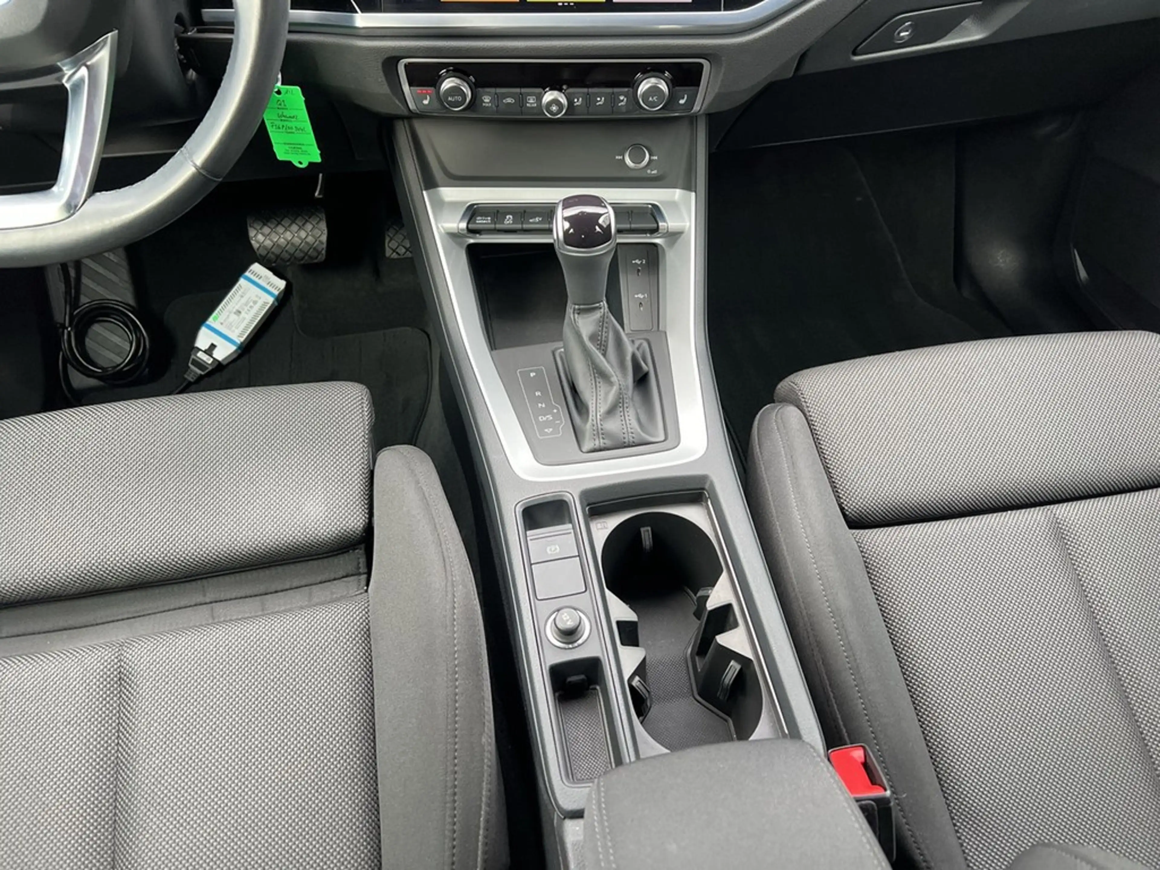 Audi Q3 S line 45 TFSI e S tronic *Kamera* — photo 9