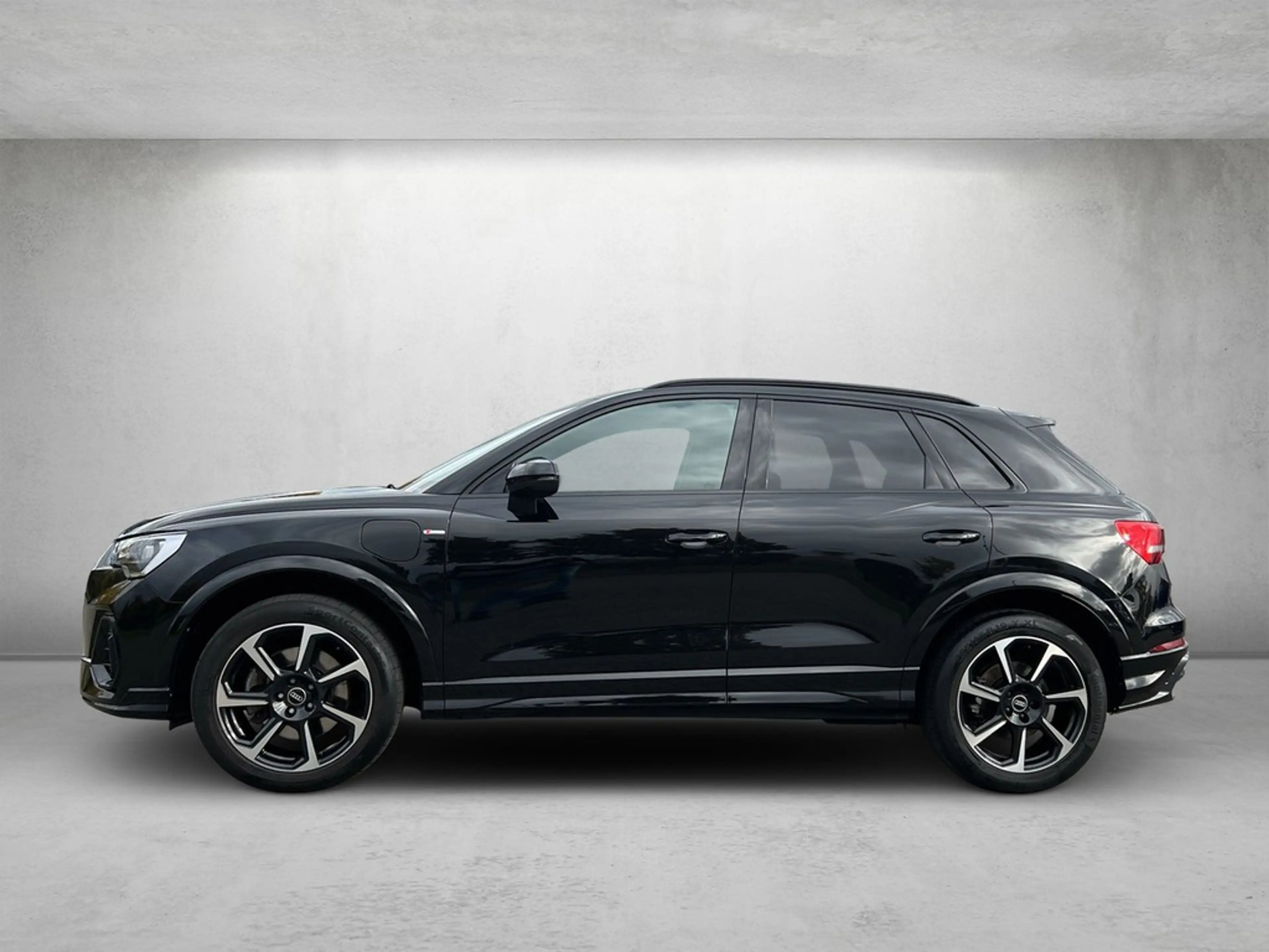 Audi Q3 S line 45 TFSI e S tronic *Kamera* — photo 2