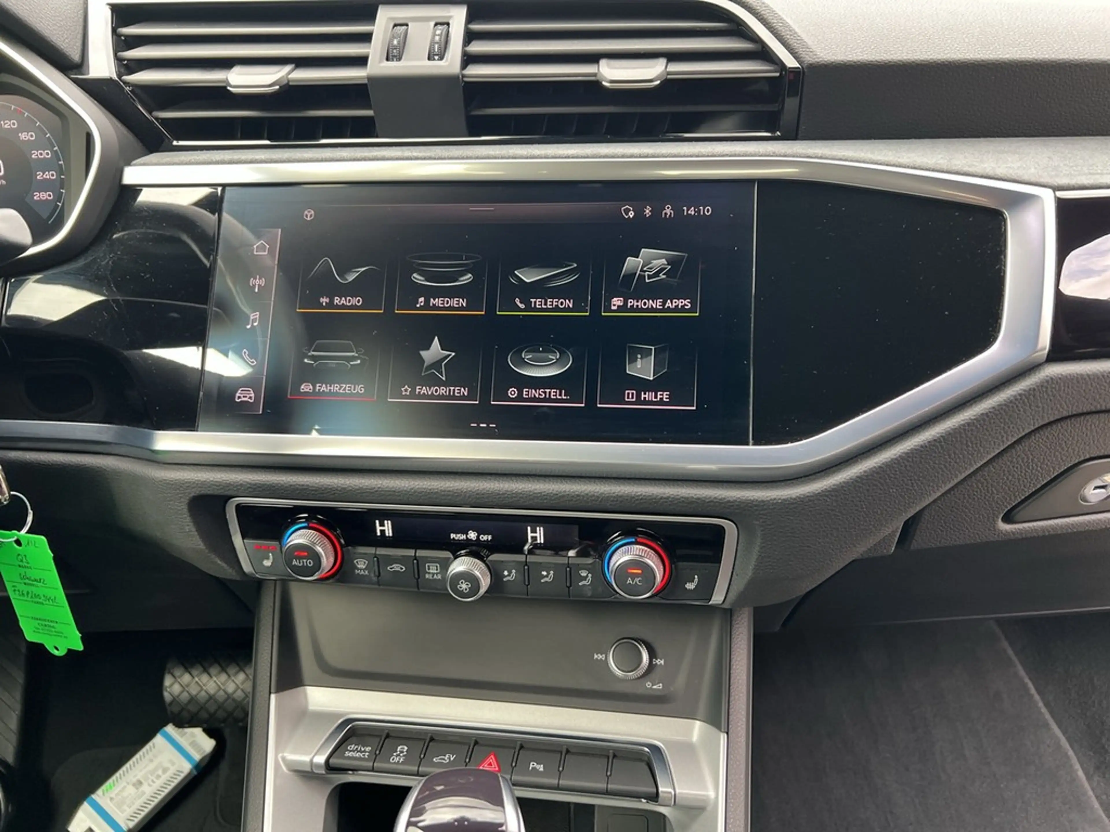 Audi Q3 S line 45 TFSI e S tronic *Kamera* — photo 10