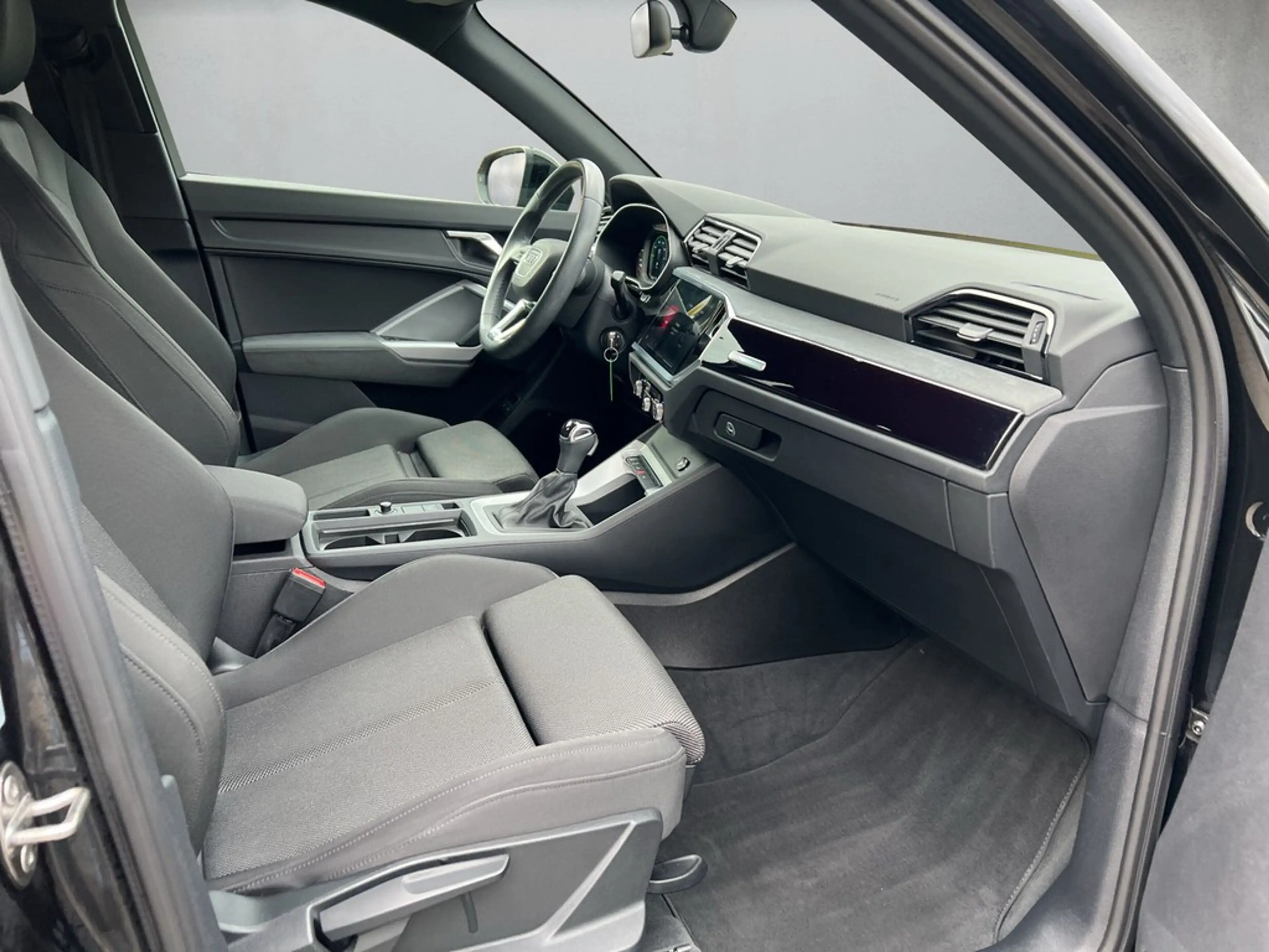 Audi Q3 S line 45 TFSI e S tronic *Kamera* — photo 13