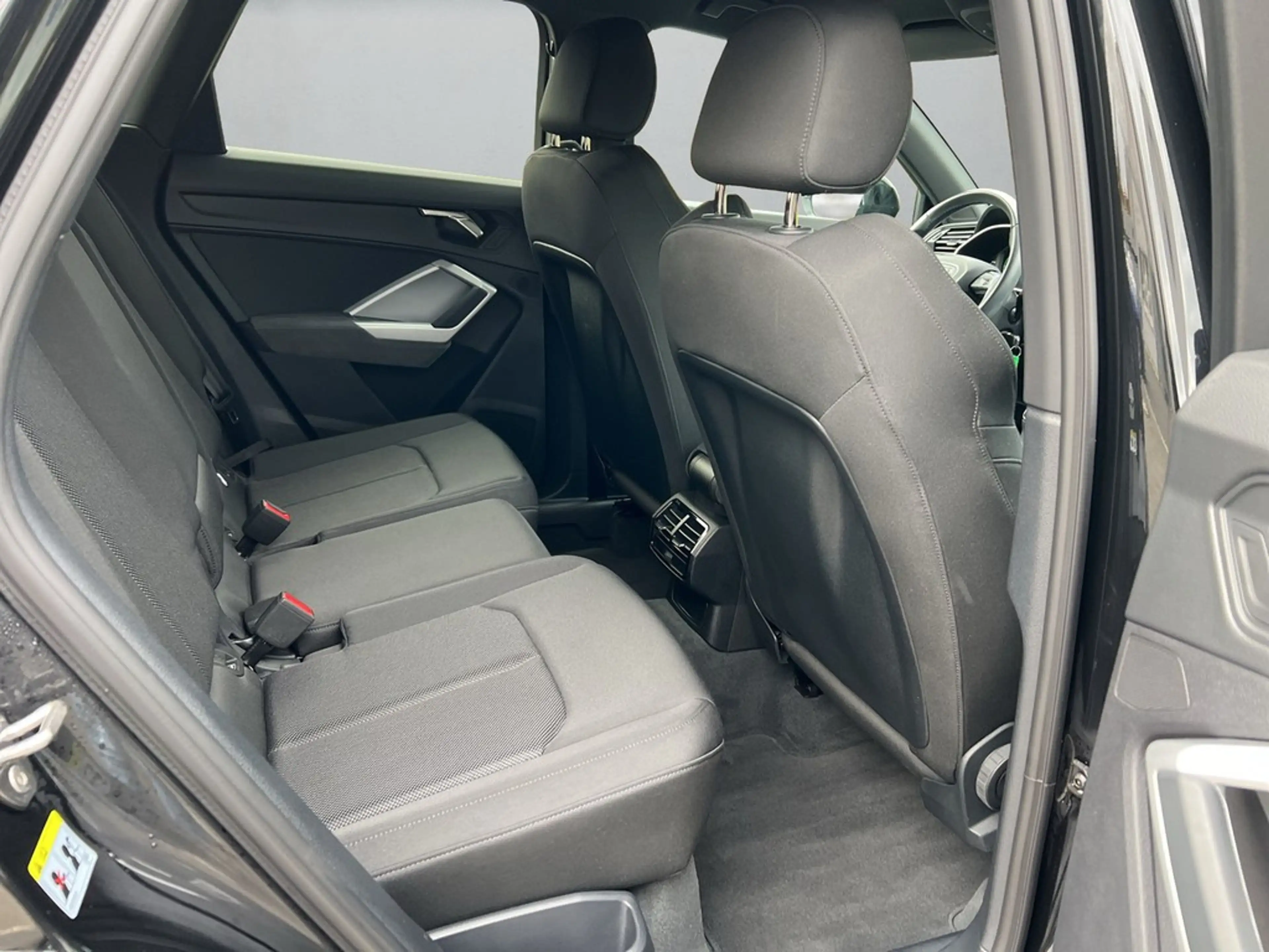 Audi Q3 S line 45 TFSI e S tronic *Kamera* — photo 12