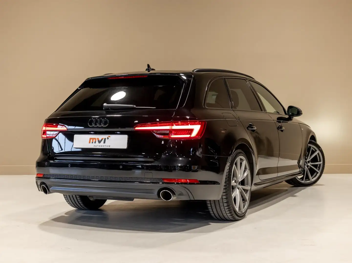 Audi A4 Avant 2.0 TFSI ultra Design S-Line / 190pk / Matri Schwarz - 2