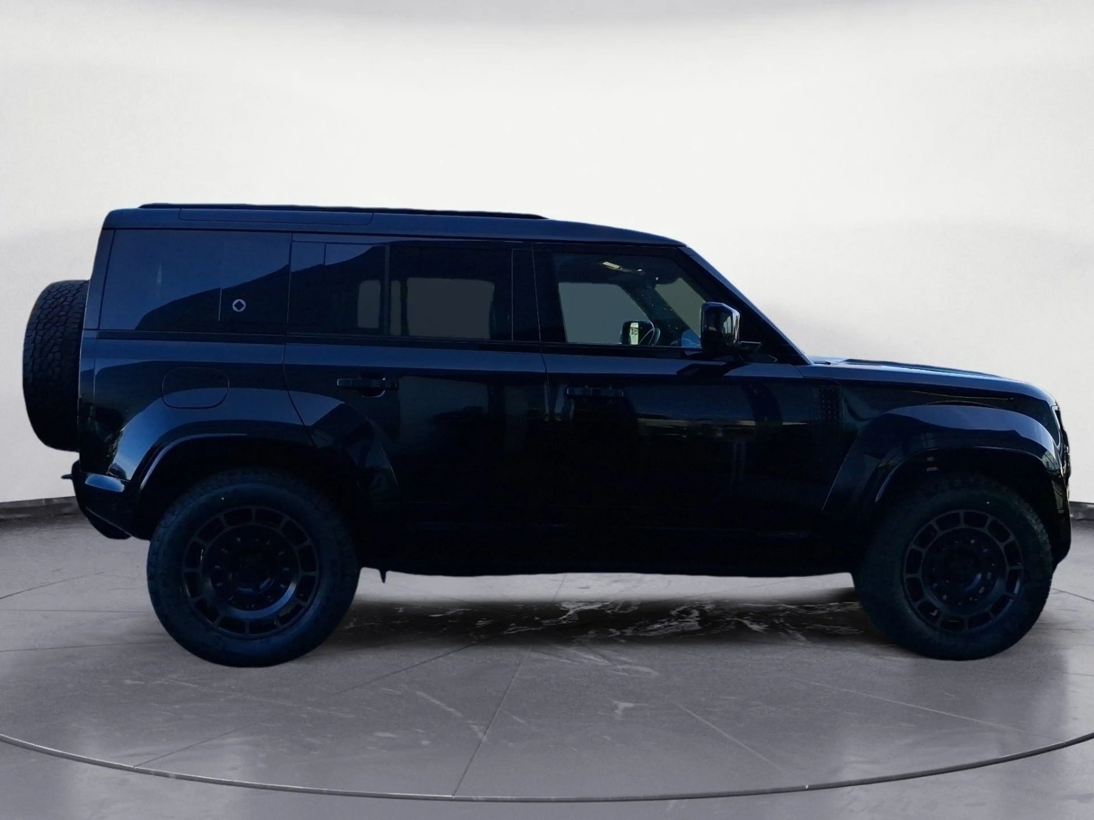 Land Rover Defender 110 P635 OCTA BLACK EDITION 20'AT RÄDER — photo 5