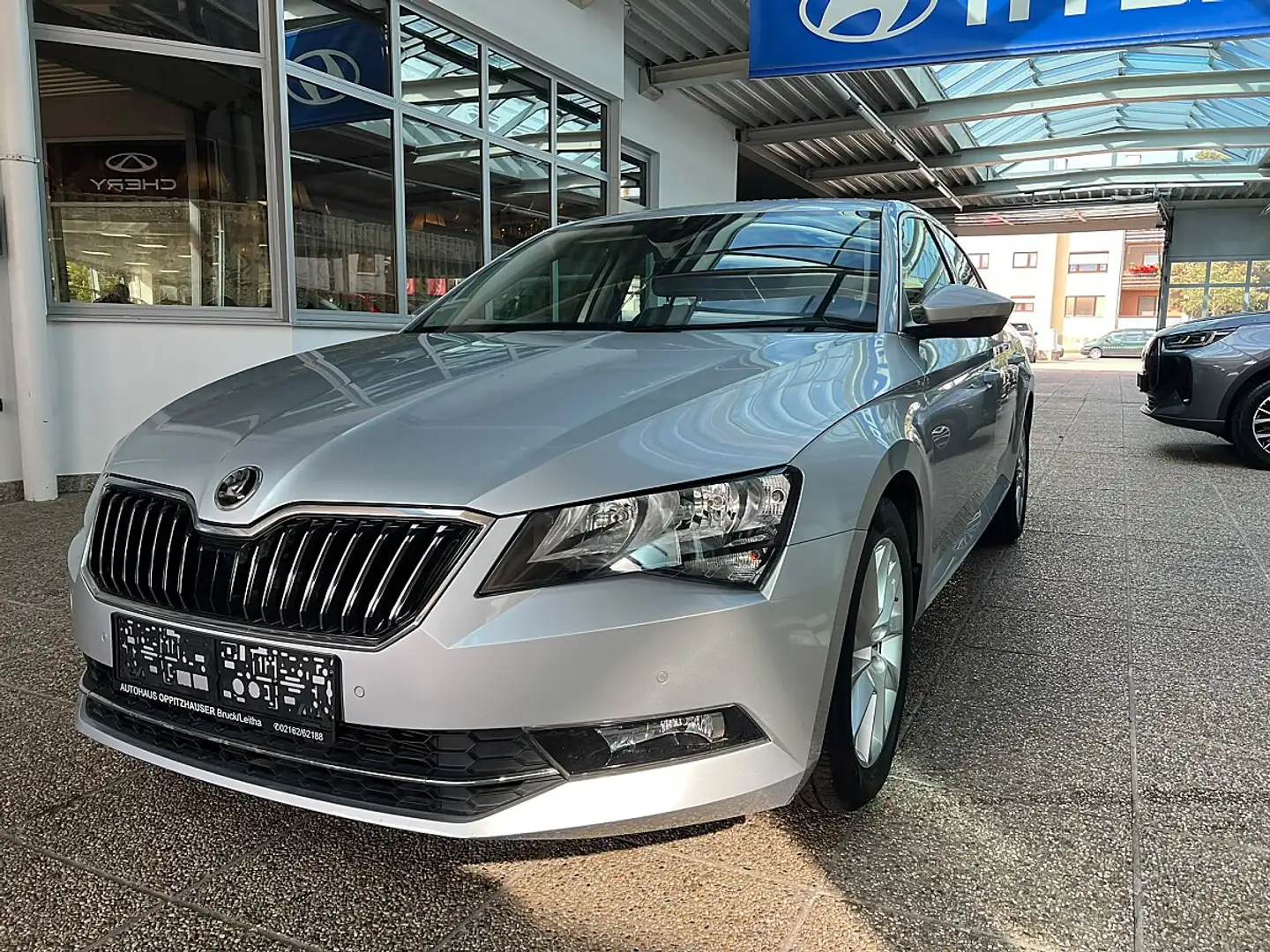 Skoda Superb 1,5 TSI ACT Ambition Silber - 1