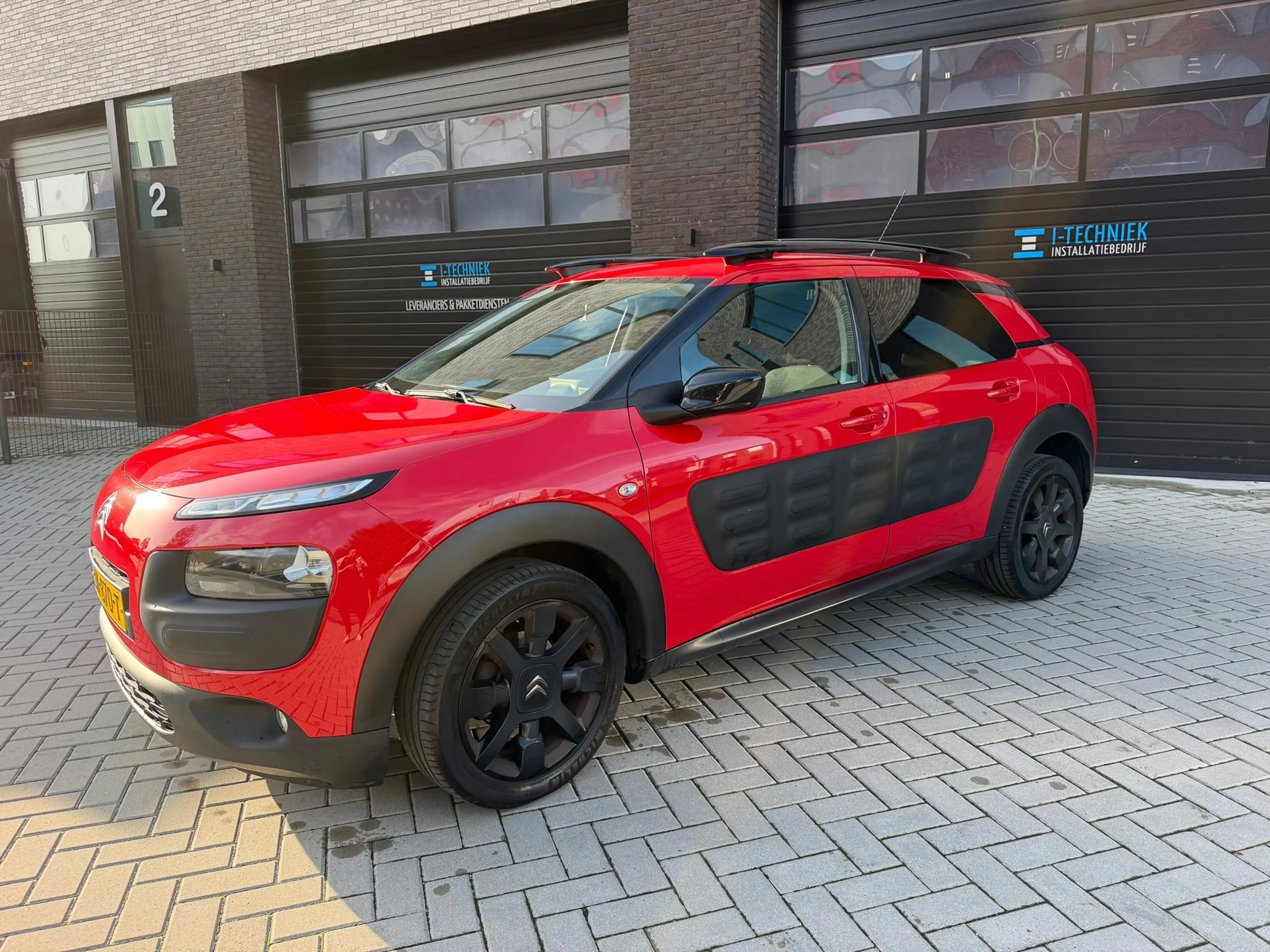 Citroen C4 Cactus 1.2 PureTech Shine — photo 2