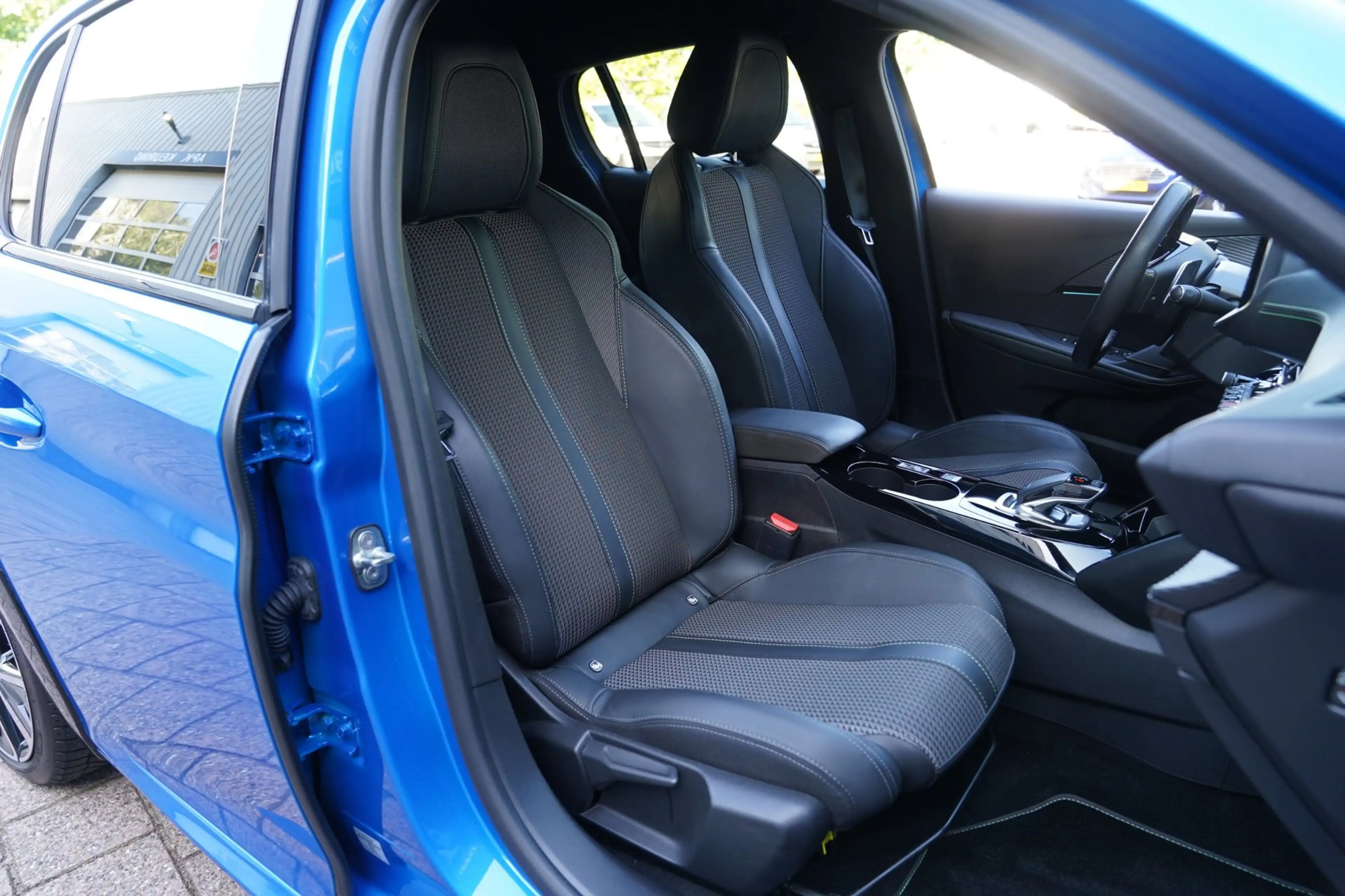 Peugeot 208 1.2 PureTech GT Pack | Prijs rijklaar incl. 12 mnd — photo 24