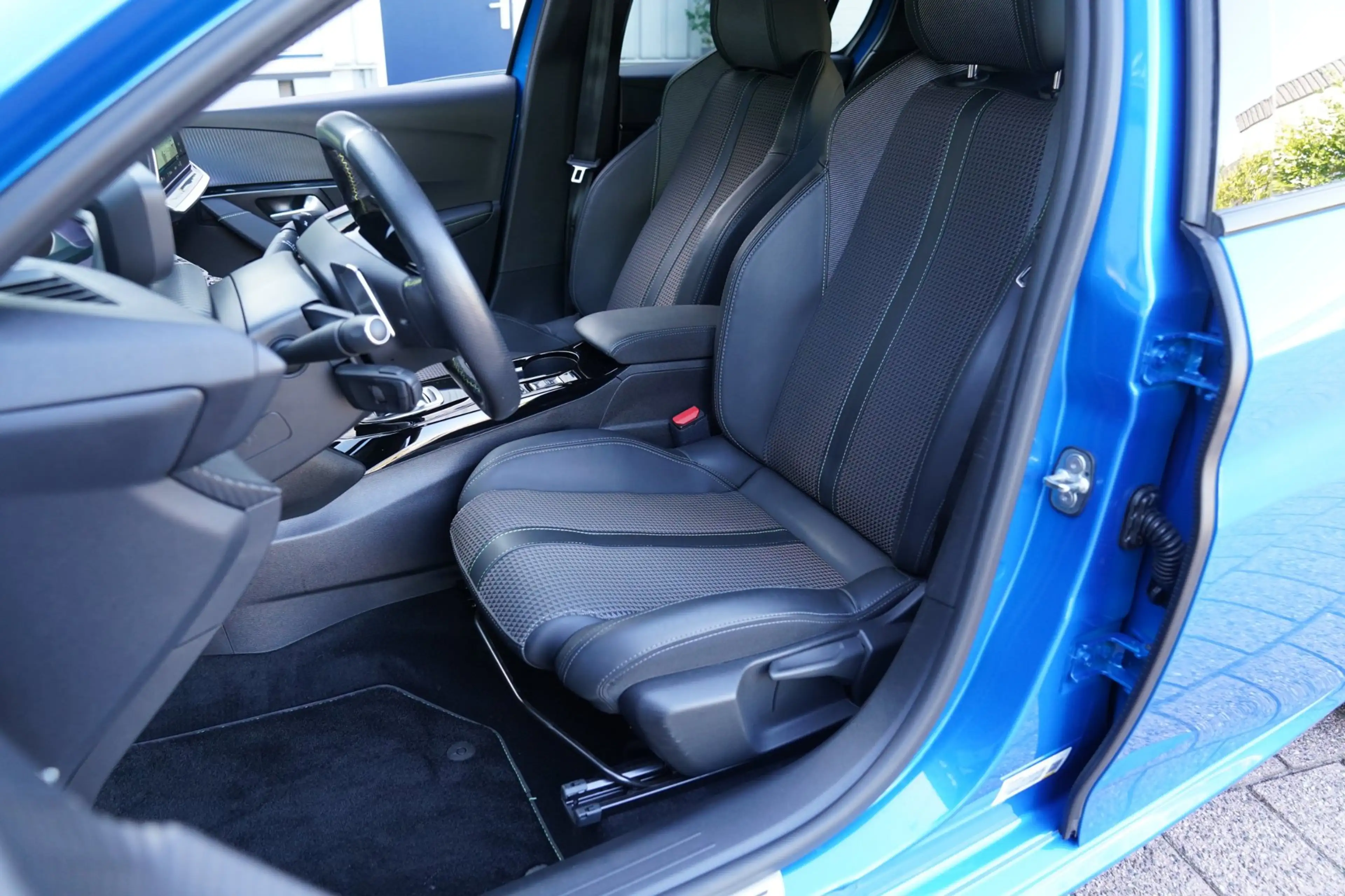 Peugeot 208 1.2 PureTech GT Pack | Prijs rijklaar incl. 12 mnd — photo 19