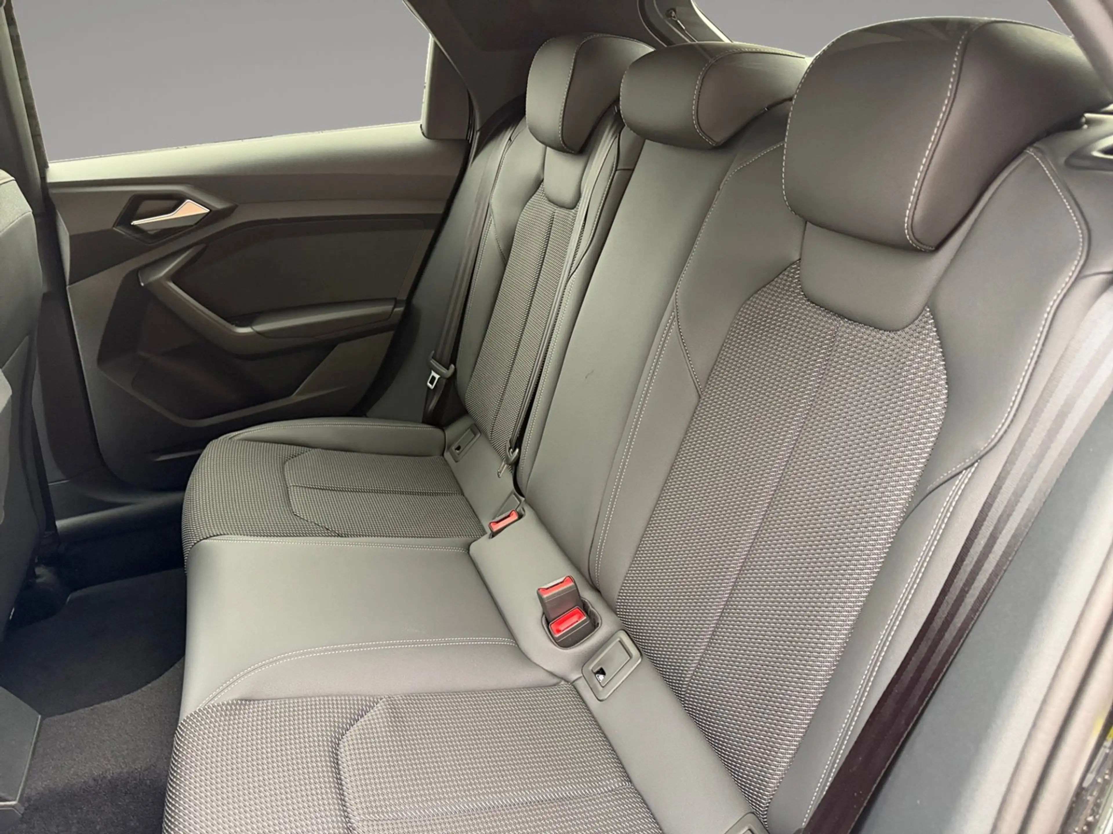 Audi A1 30 TFSI intense — photo 13