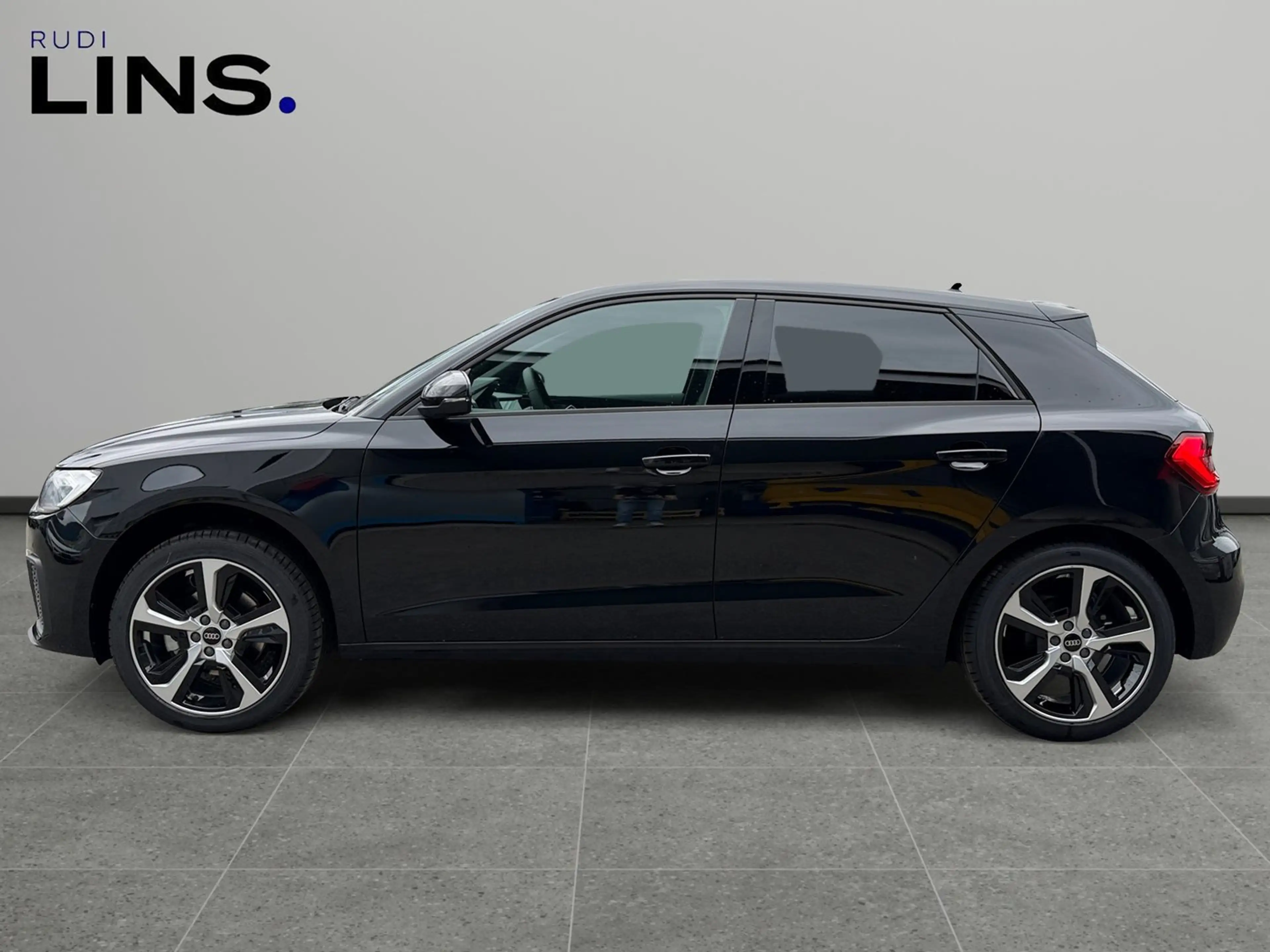 Audi A1 30 TFSI intense — photo 2