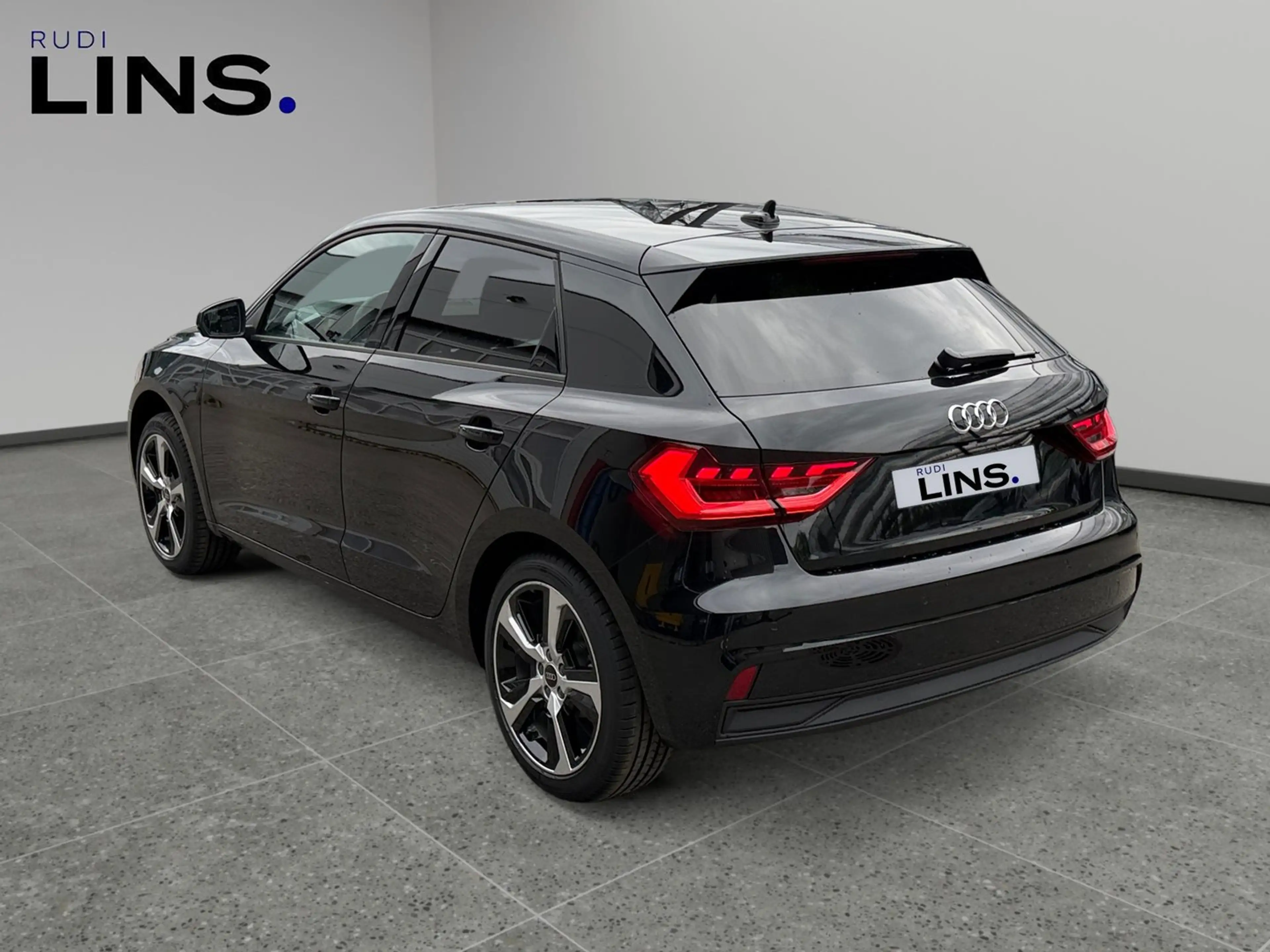 Audi A1 30 TFSI intense — photo 3