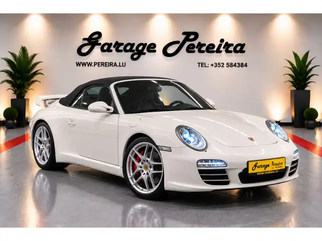 Porsche 911 view 4